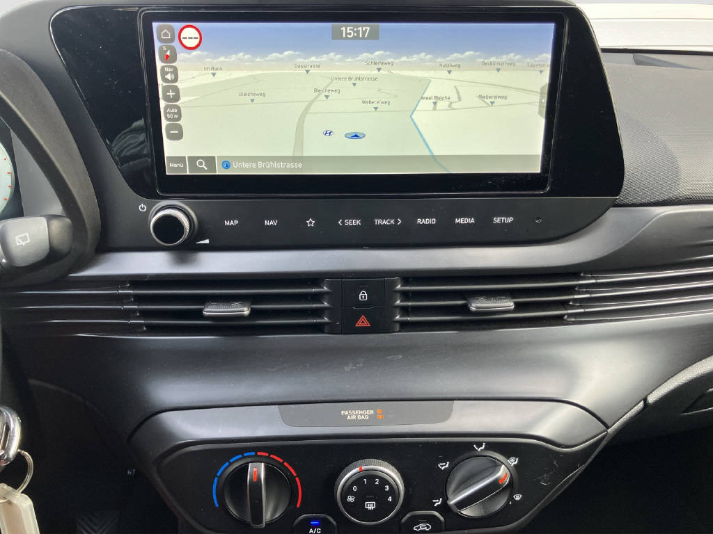 HYUNDAI i20 1.0 T-GDi Amplia *Handschalter*-image-14
