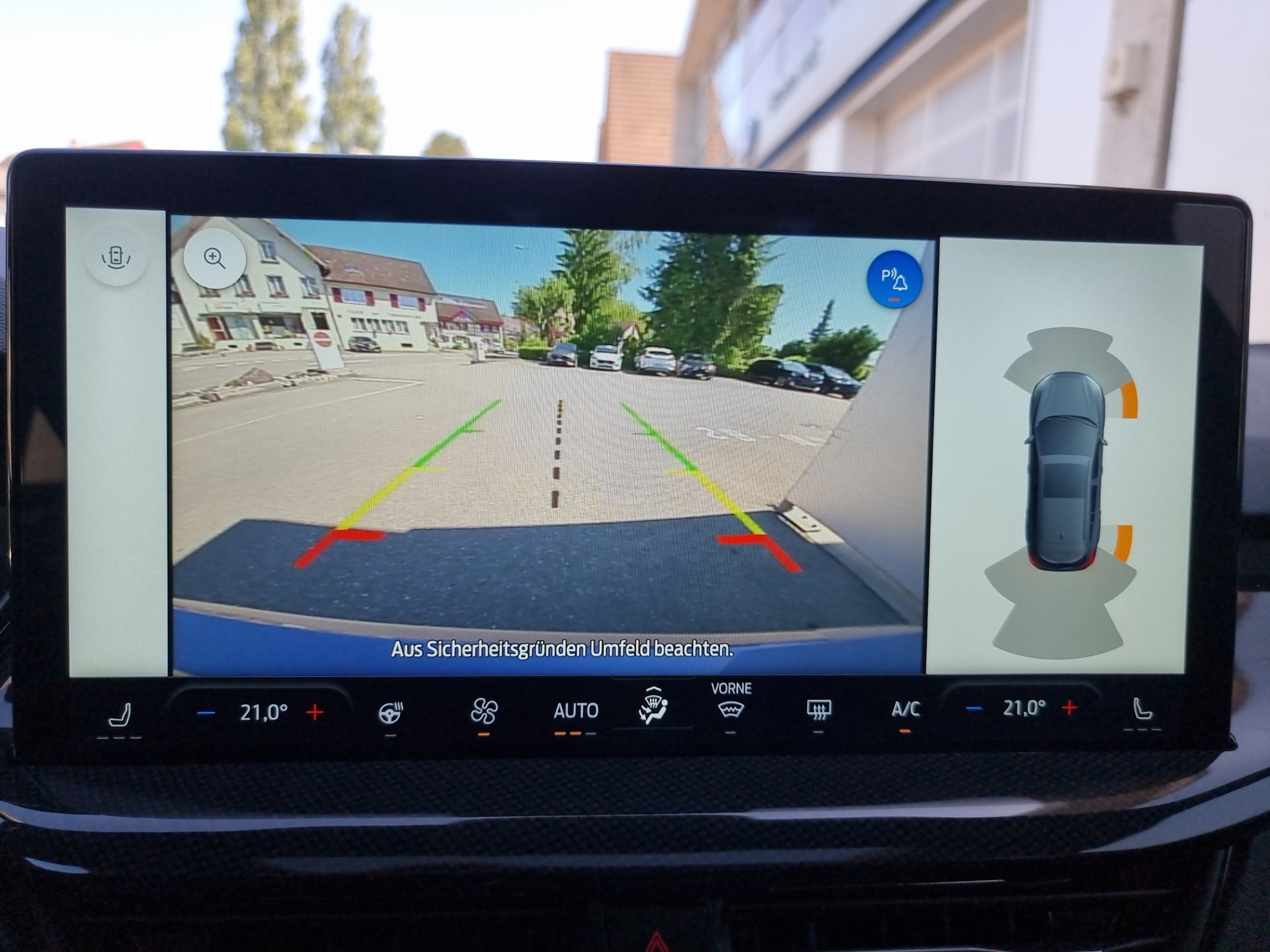 FORD Focus Station Wagon 1.0i EcoB Hybrid 155 ST-Line X-image-7