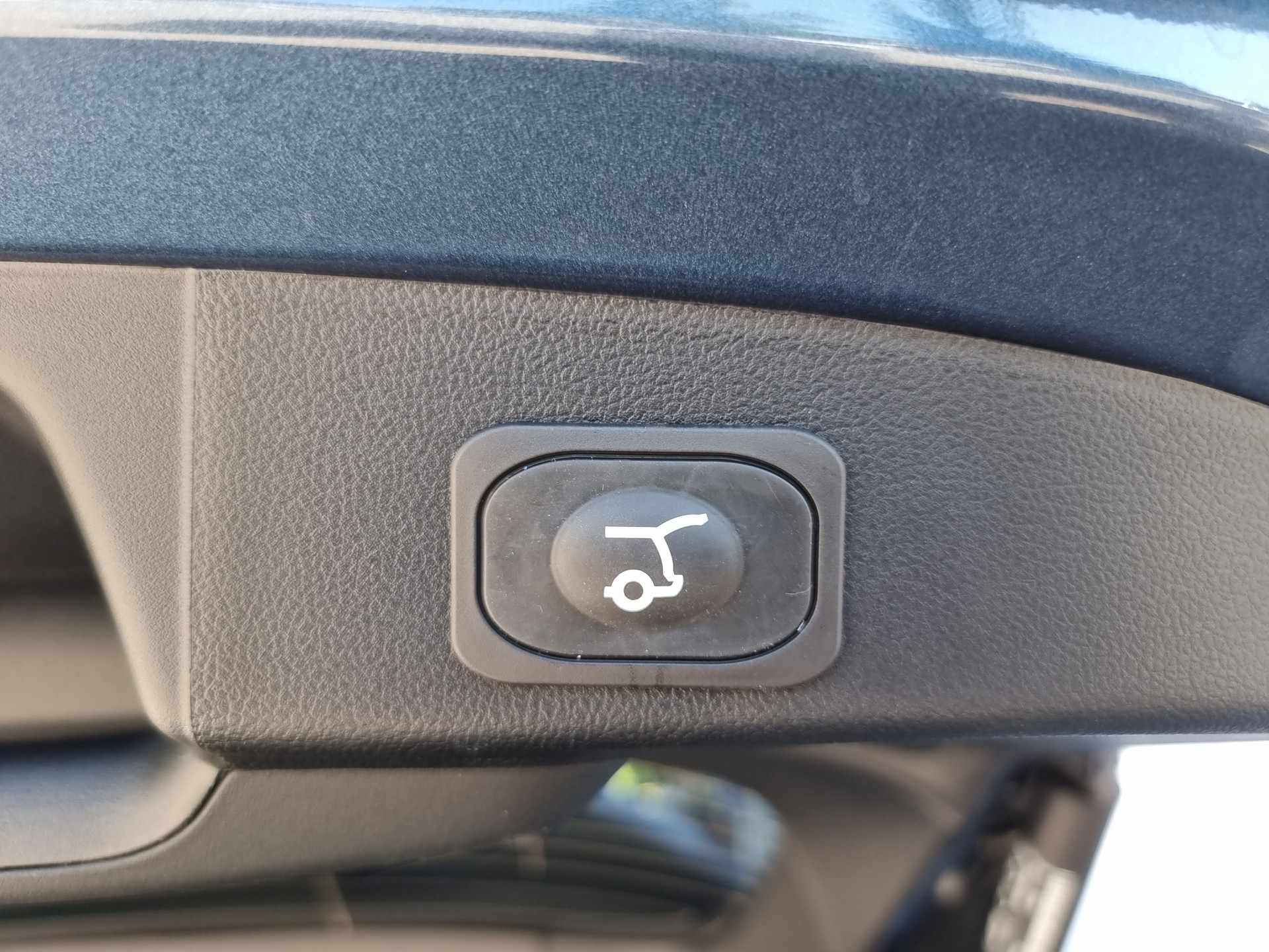 FORD Focus Station Wagon 1.0i EcoB Hybrid 155 ST-Line X-image-14