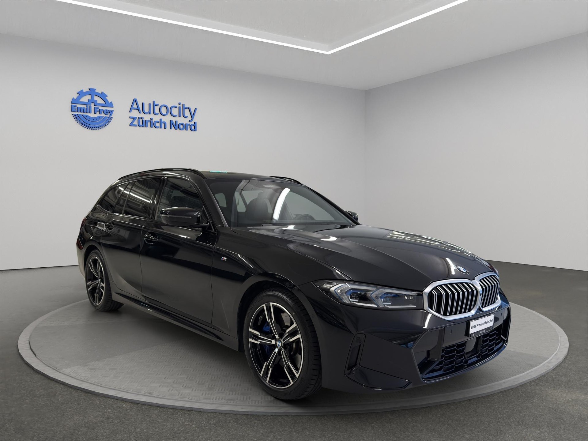 BMW 330d xDrive 48V Touring-image-2