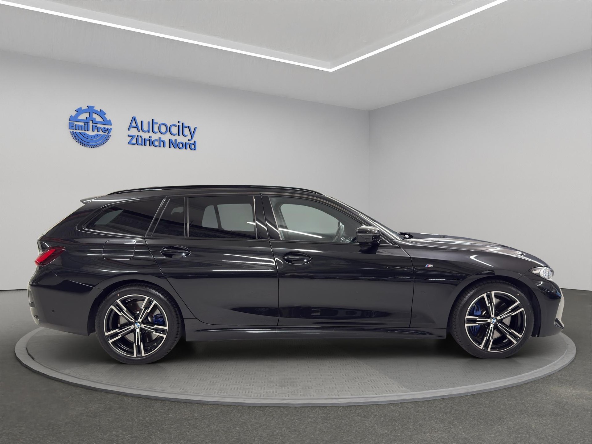 BMW 330d xDrive 48V Touring-image-5