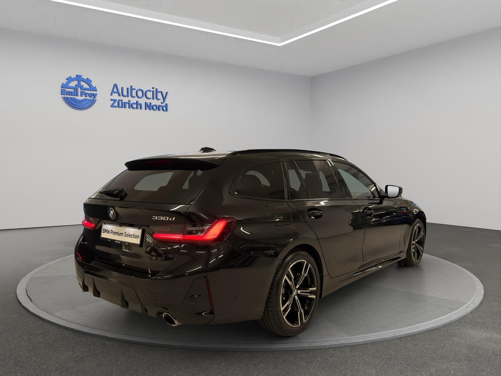 BMW 330d xDrive 48V Touring-image-1