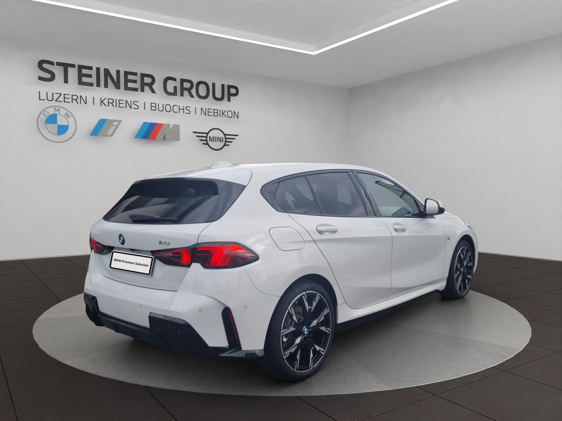 BMW 123 xDrive M Sport Steptronic-image-4