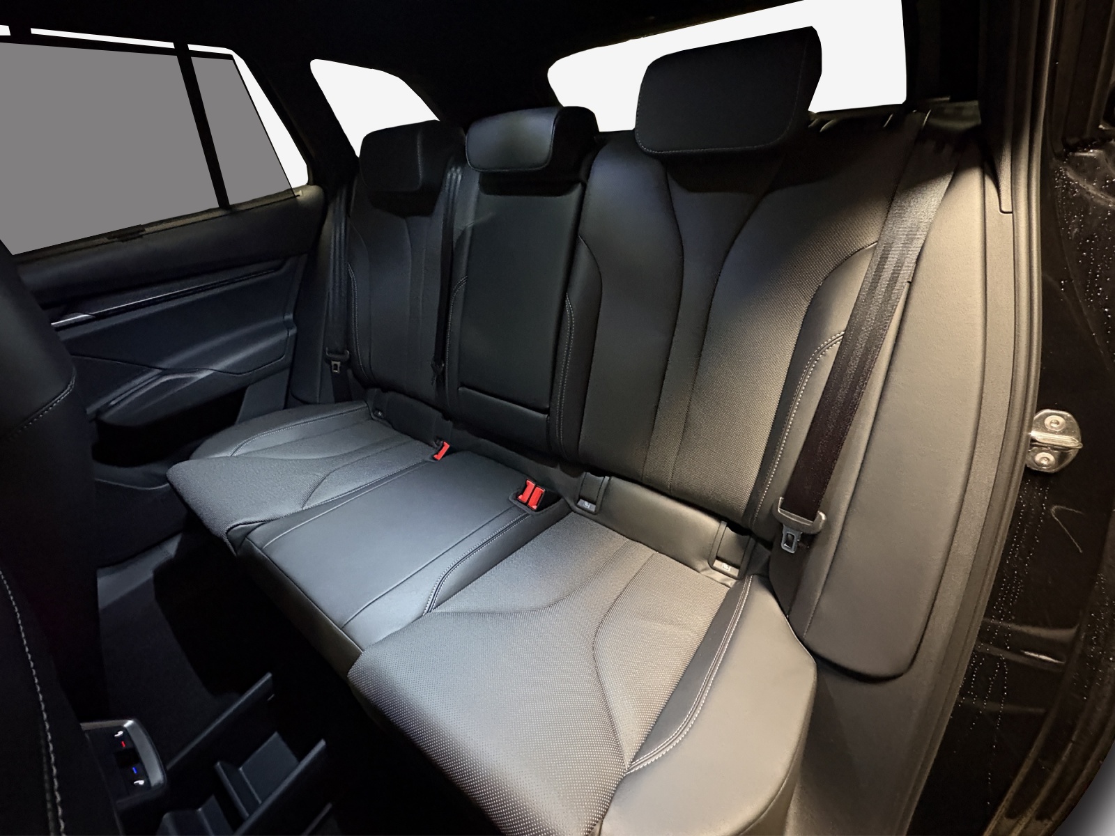 SKODA Enyaq 4x4 RS-image-11