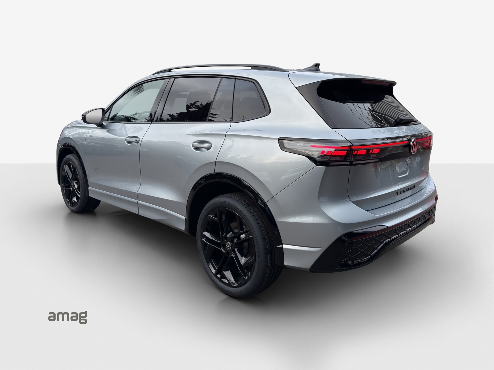 VW Tiguan 2.0 TSI DSG R-Line 4Motion-image-2