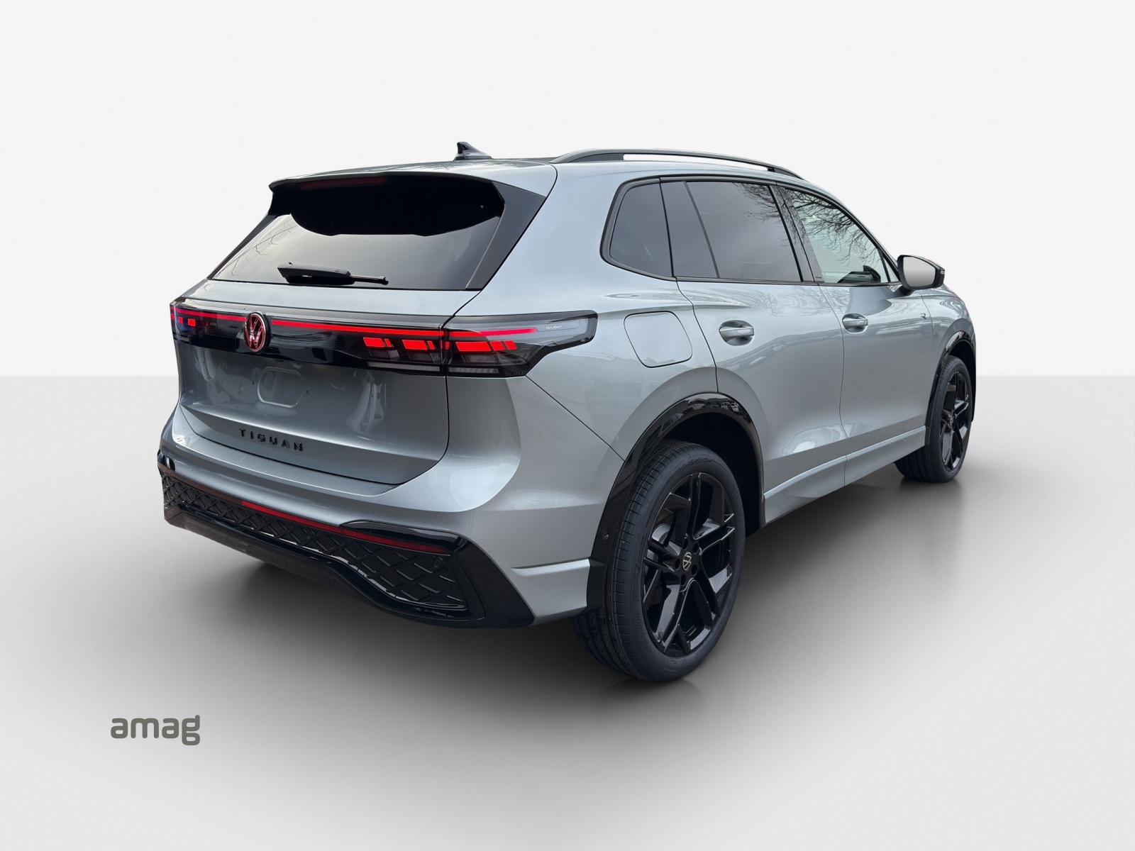 VW Tiguan 2.0 TSI DSG R-Line 4Motion-image-4
