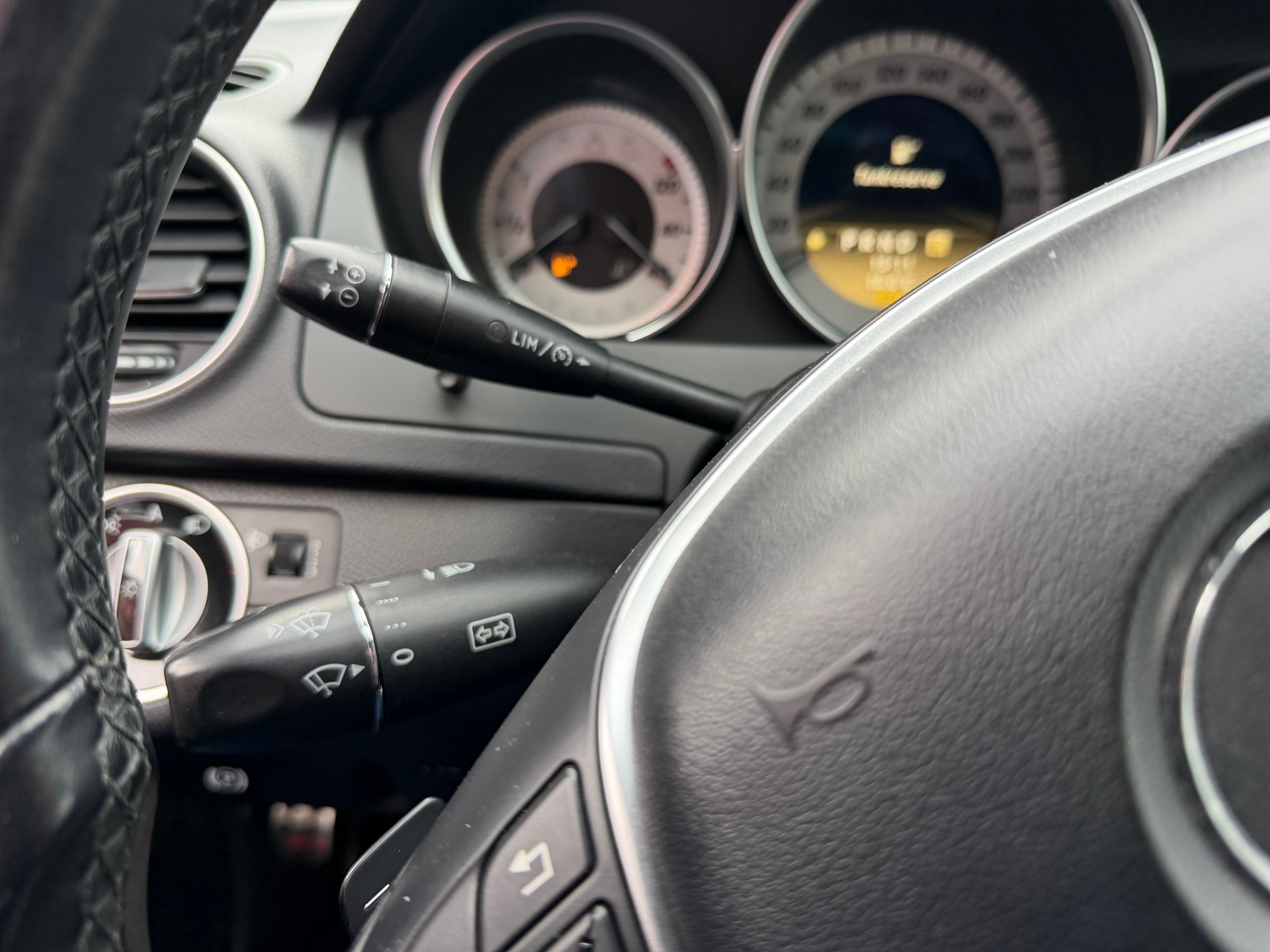MERCEDES-BENZ C 180 Coupé MyStar 7G-Tronic-image-17