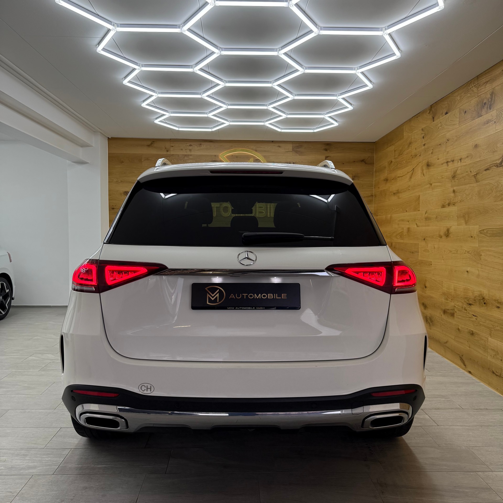 MERCEDES-BENZ GLE 300 d 4Matic AMG Line 9G-Tronic-showroom-element-3