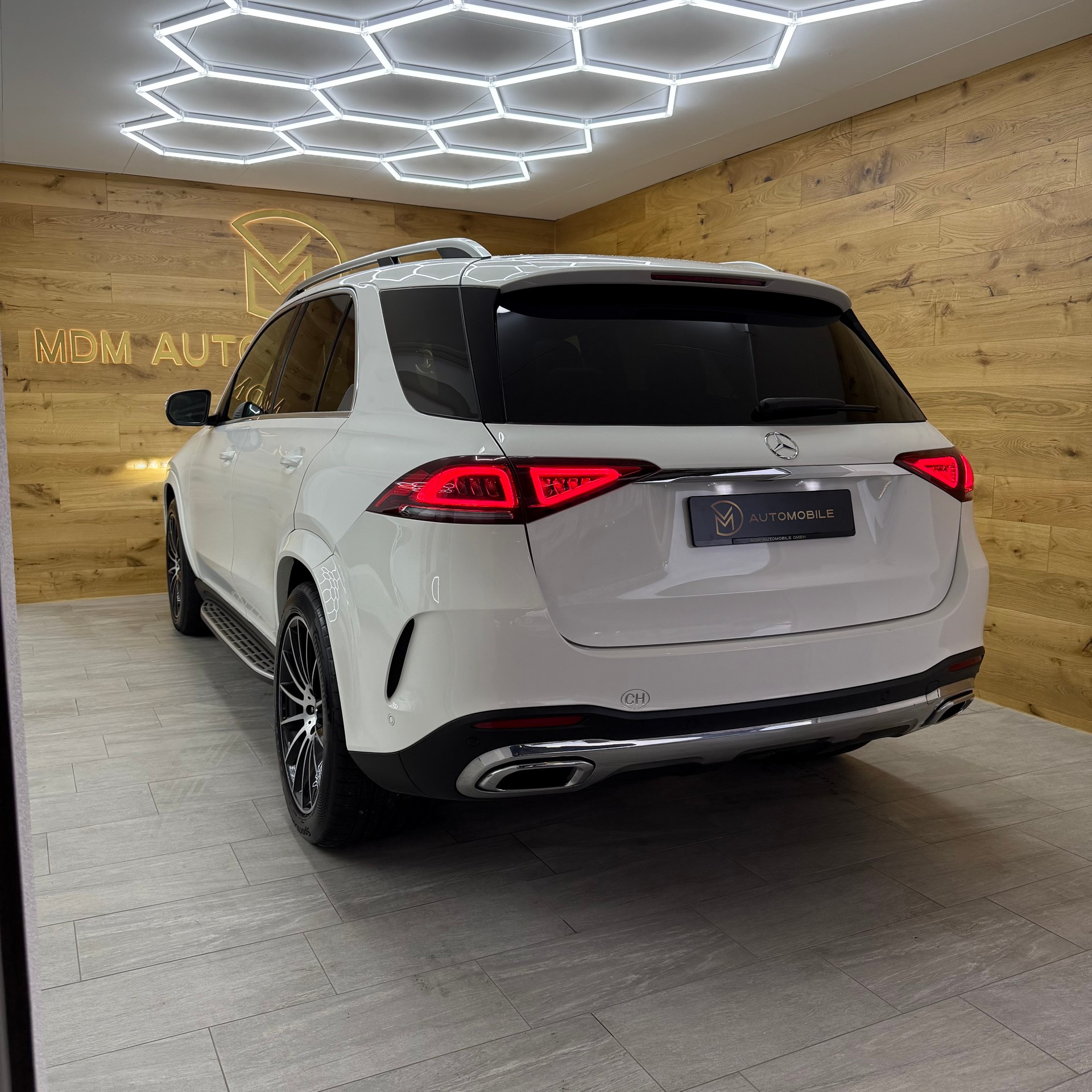 MERCEDES-BENZ GLE 300 d 4Matic AMG Line 9G-Tronic-image-4