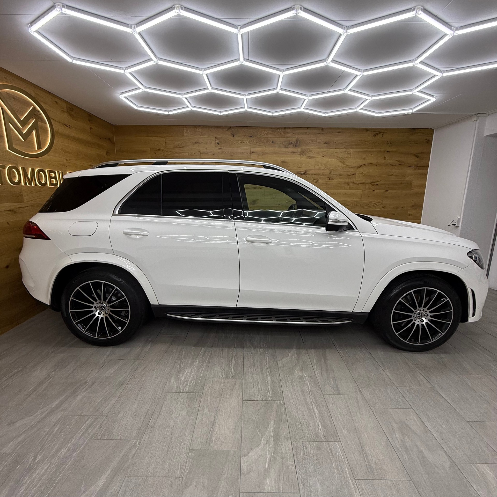 MERCEDES-BENZ GLE 300 d 4Matic AMG Line 9G-Tronic-showroom-element-2