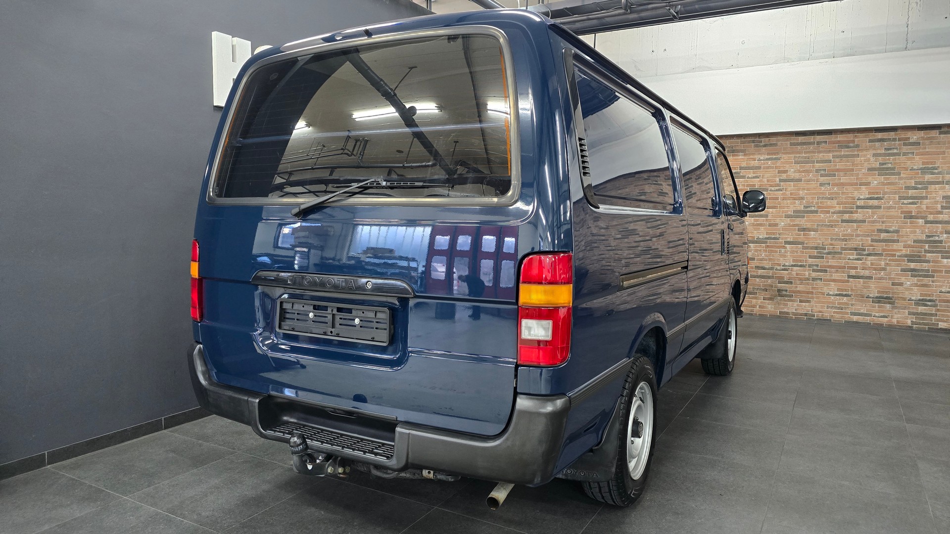 TOYOTA Hiace 2.4 EFI 4X2-image-10