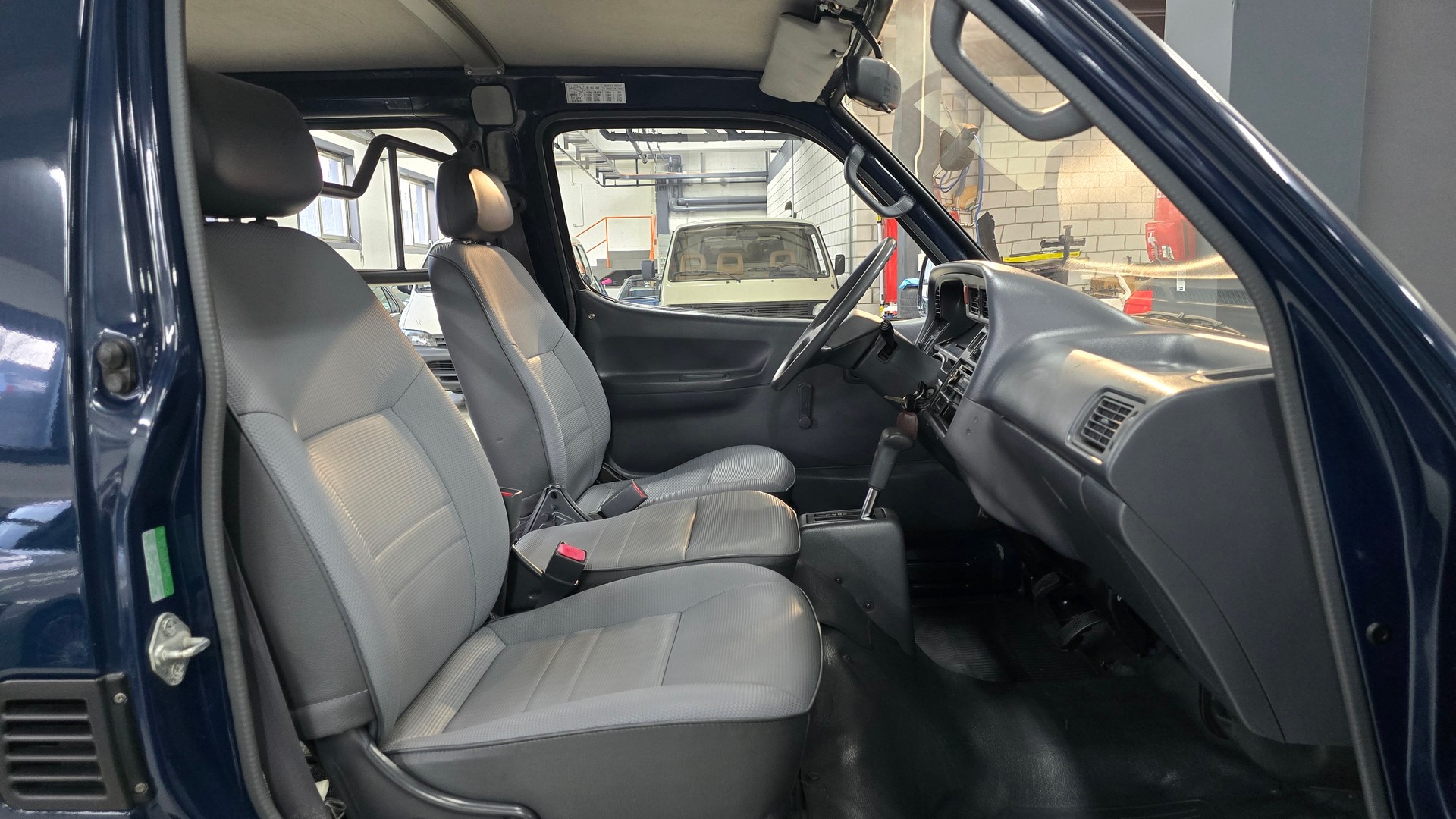 TOYOTA Hiace 2.4 EFI 4X2-image-28