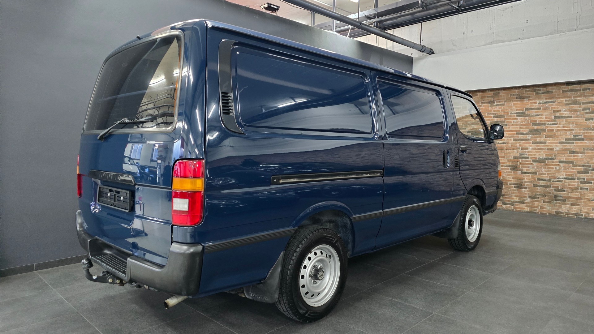 TOYOTA Hiace 2.4 EFI 4X2-image-12