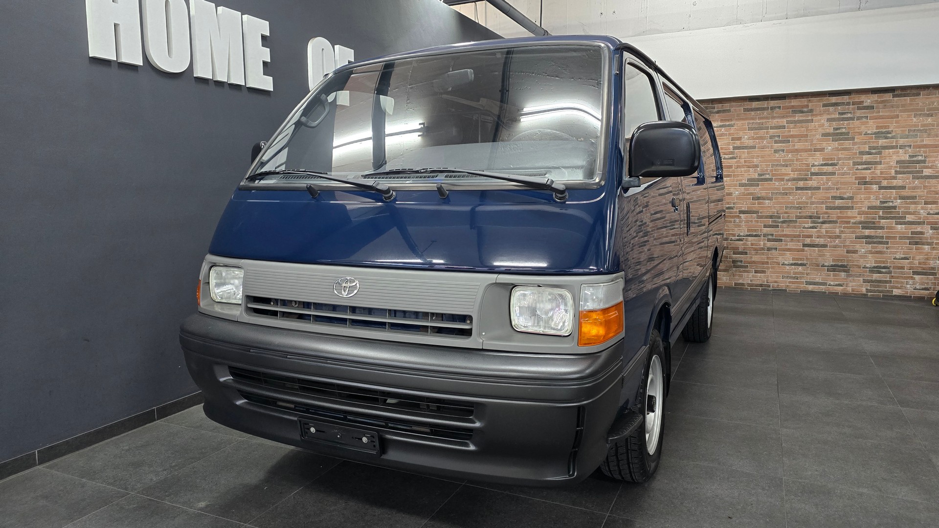 TOYOTA Hiace 2.4 EFI 4X2-image-0