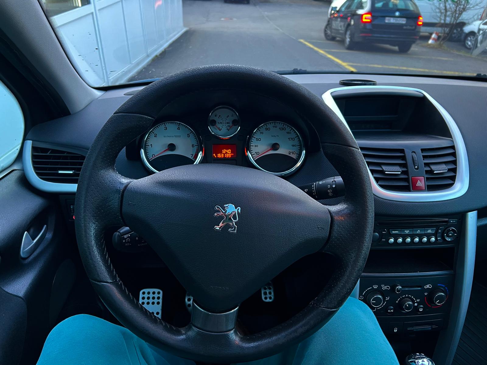 PEUGEOT 207 1.6 16V Swiss Edition-image-10