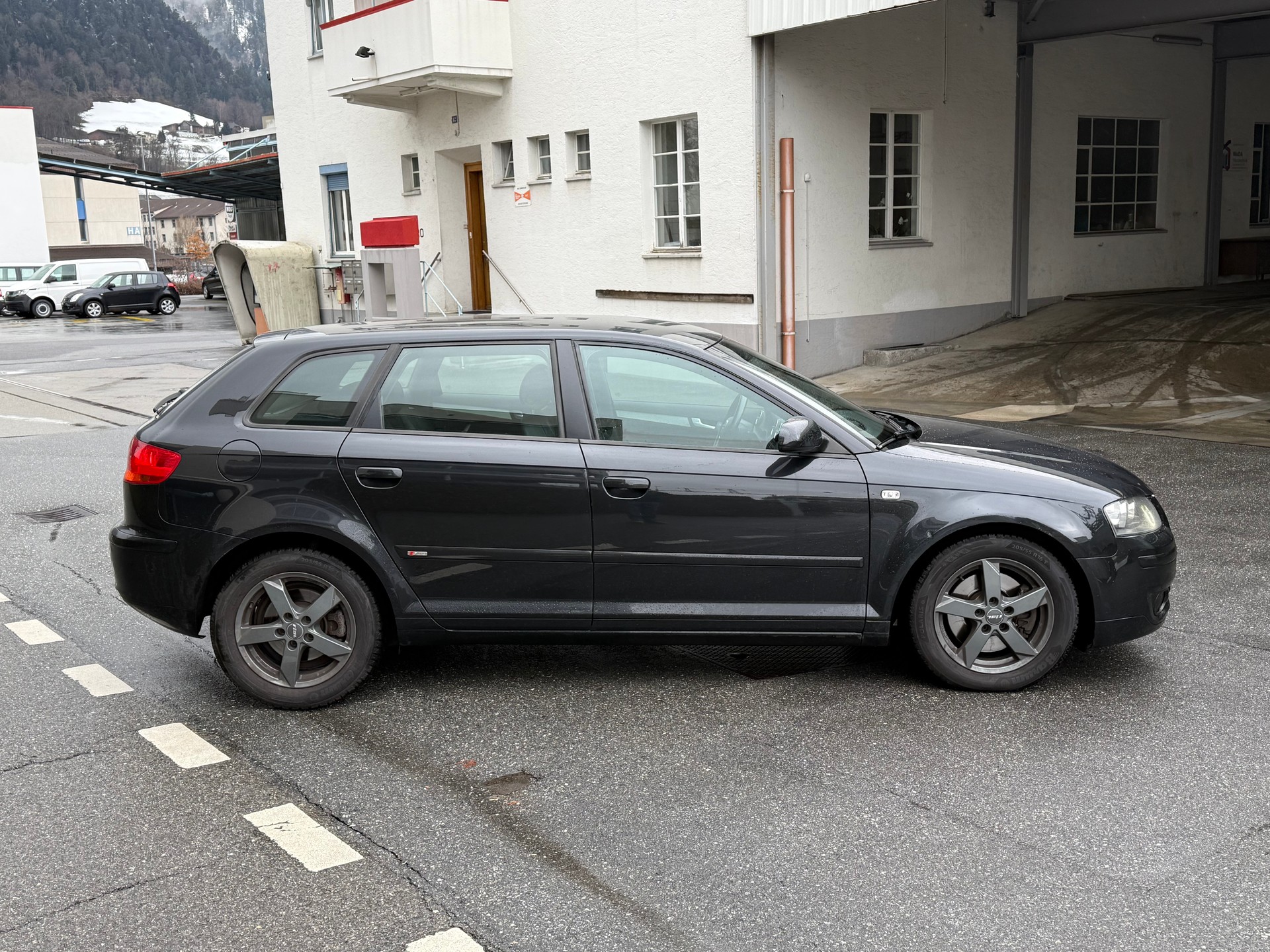 AUDI A3 Sportback 2.0 Turbo FSI Ambition quattro-image-3