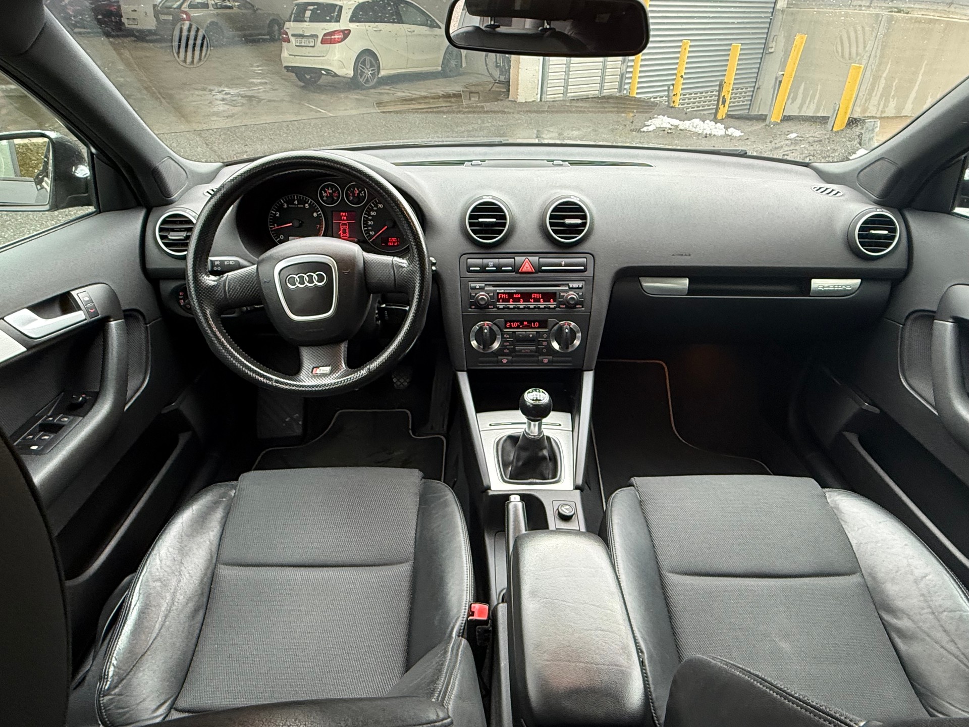 AUDI A3 Sportback 2.0 Turbo FSI Ambition quattro-image-9