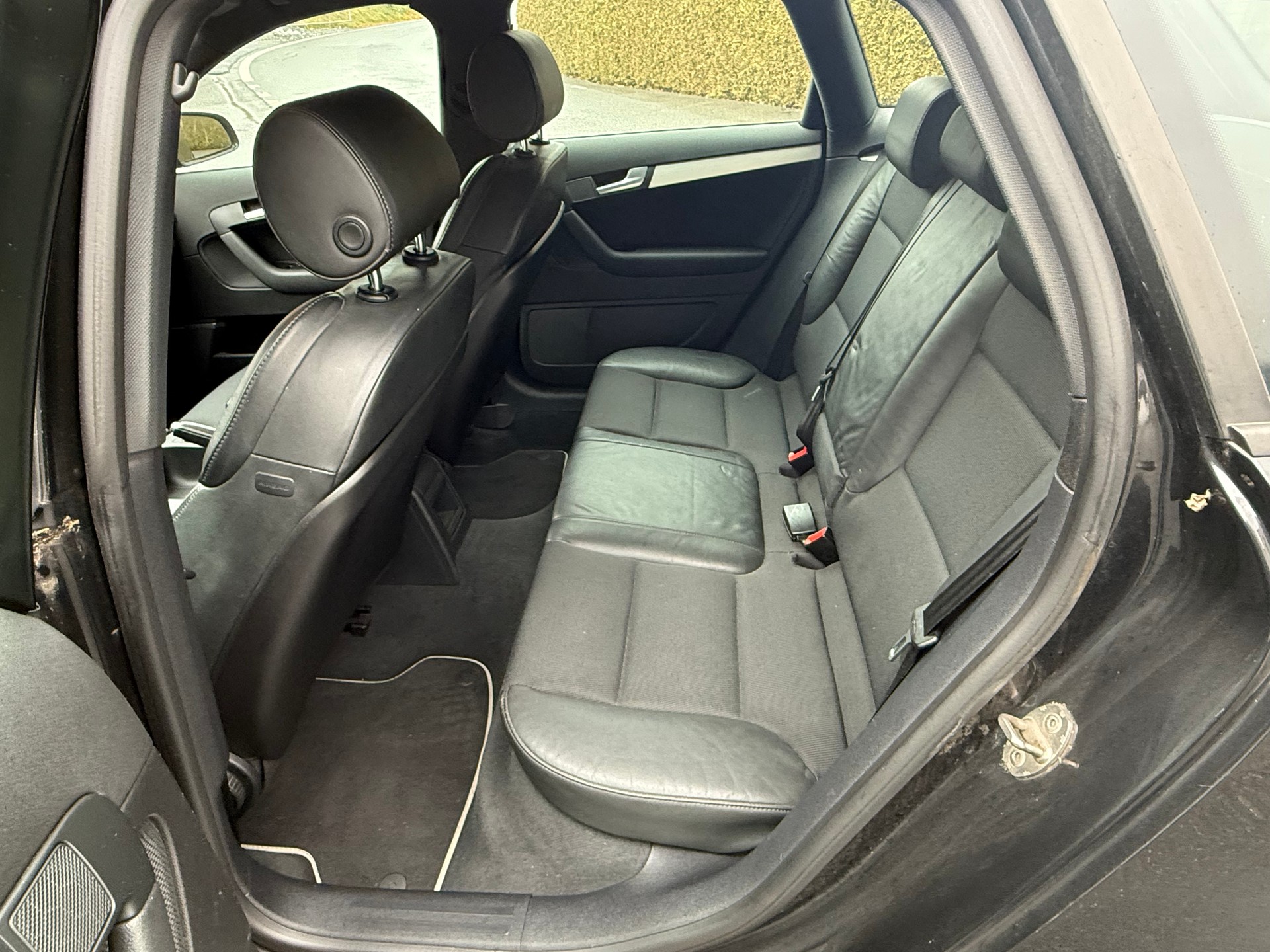 AUDI A3 Sportback 2.0 Turbo FSI Ambition quattro-image-8