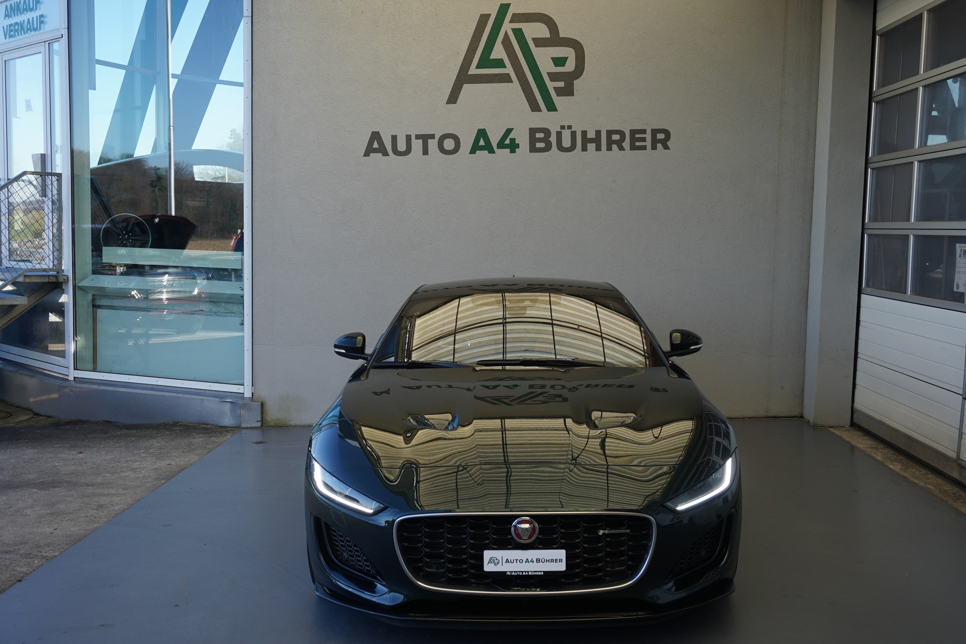 JAGUAR F-Type 2.0 I4 R-Dynamic Coupé 300PS-image-12