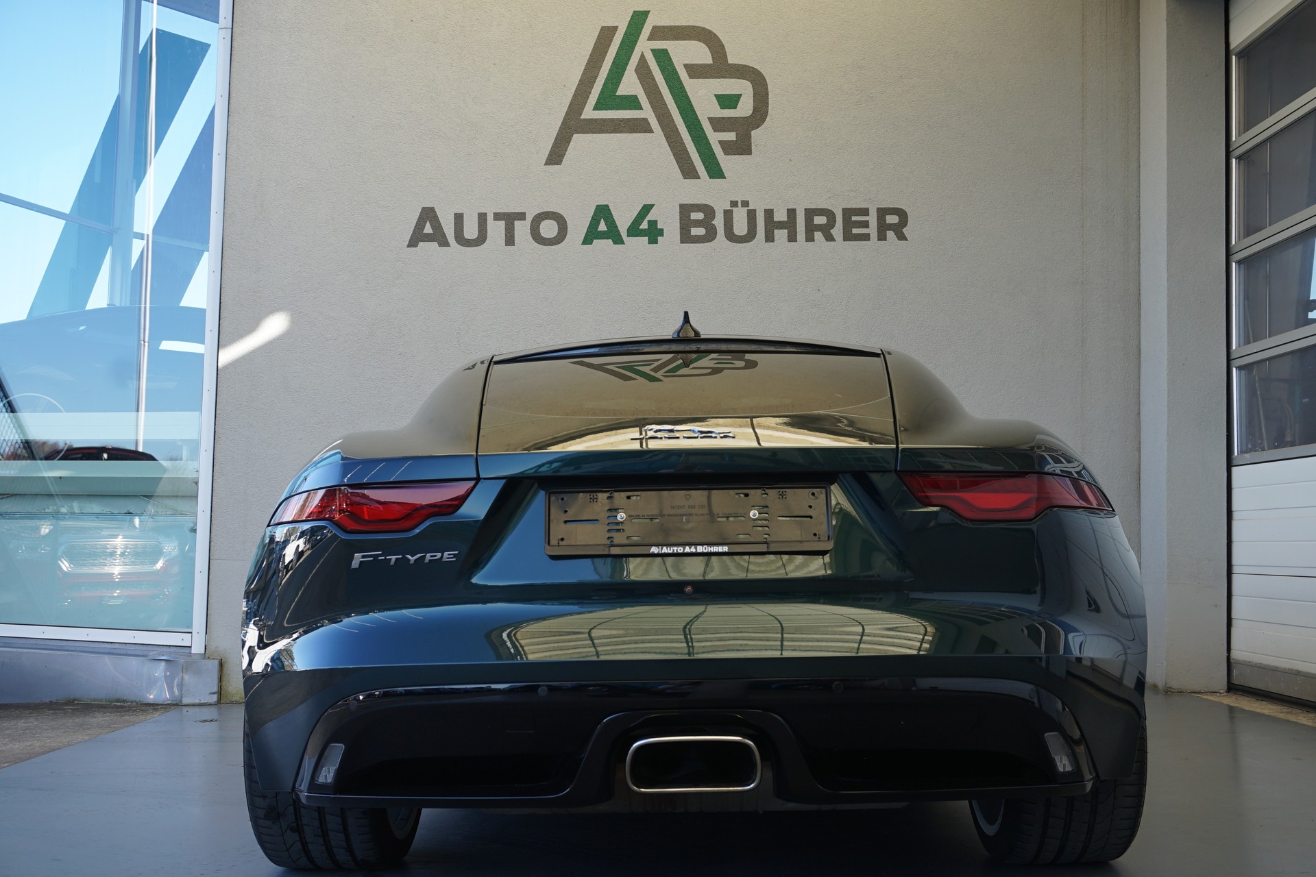 JAGUAR F-Type 2.0 I4 R-Dynamic Coupé 300PS-image-15