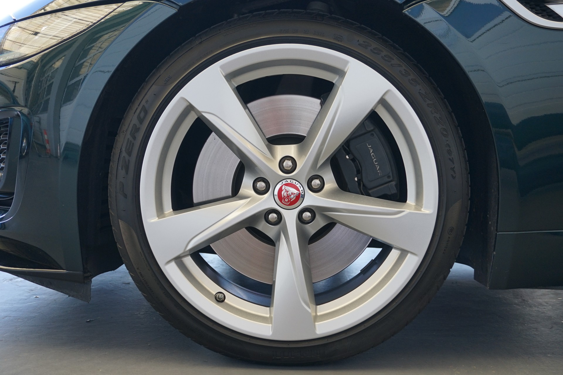 JAGUAR F-Type 2.0 I4 R-Dynamic Coupé 300PS-image-16