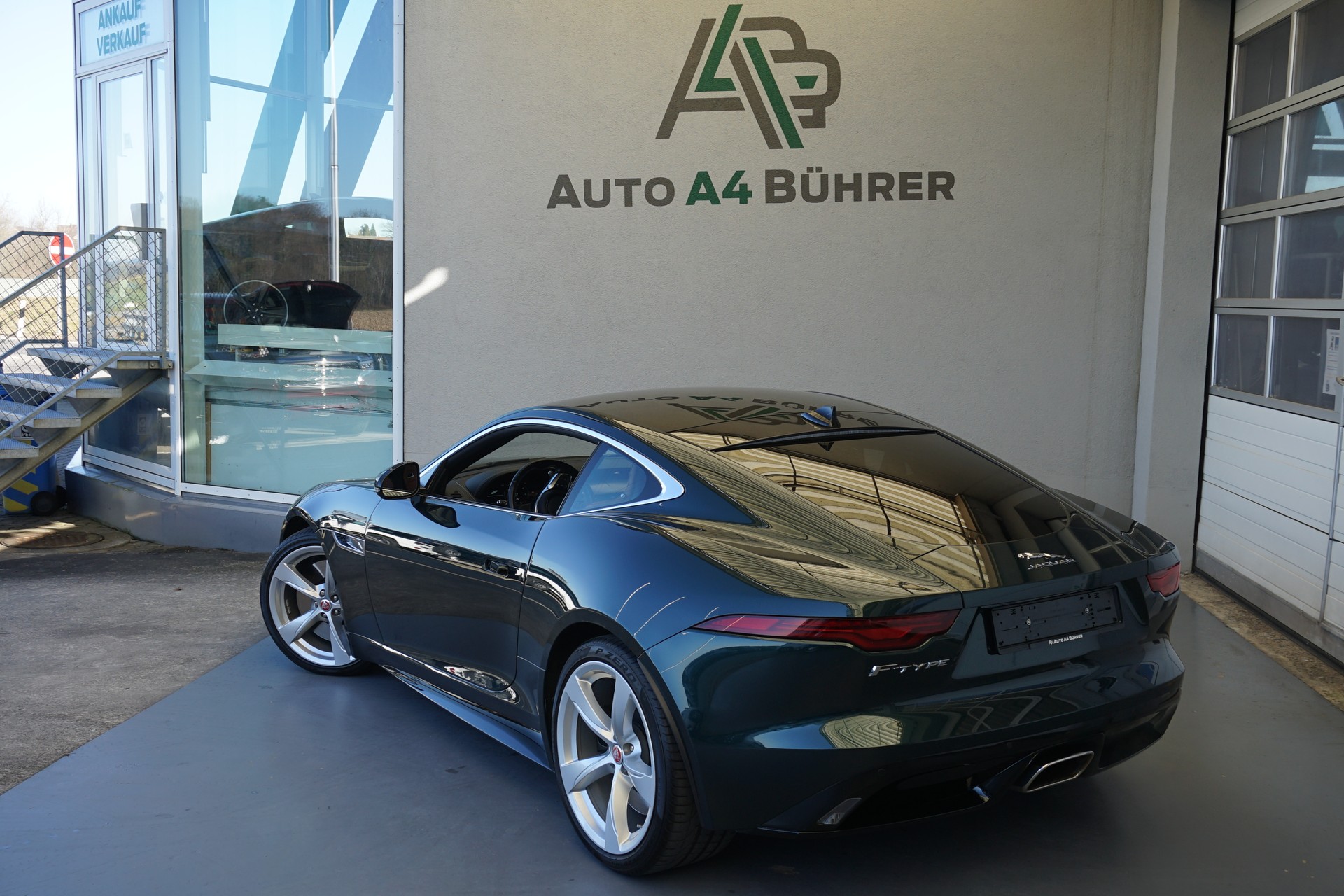 JAGUAR F-Type 2.0 I4 R-Dynamic Coupé 300PS-image-7