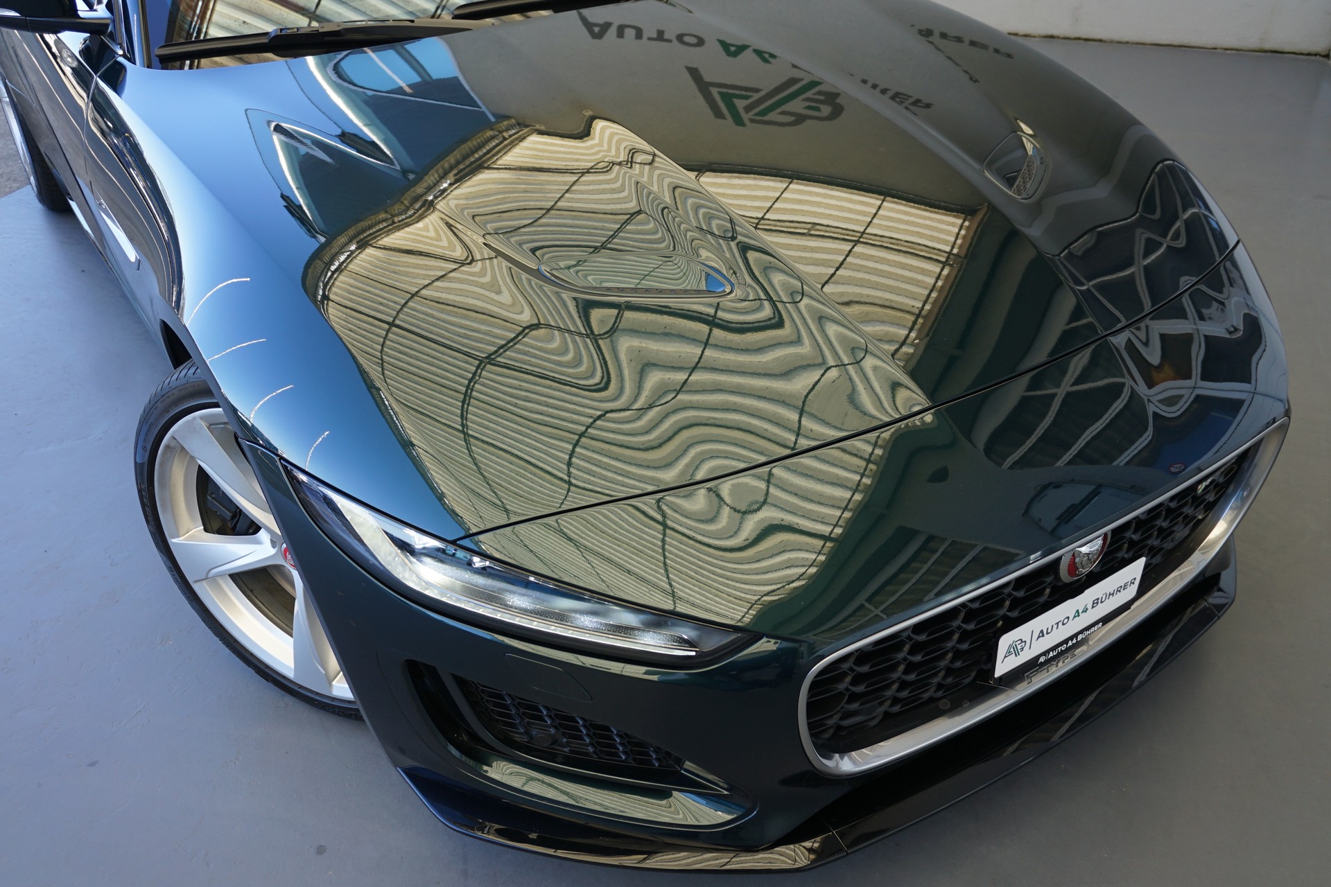 JAGUAR F-Type 2.0 I4 R-Dynamic Coupé 300PS-image-4