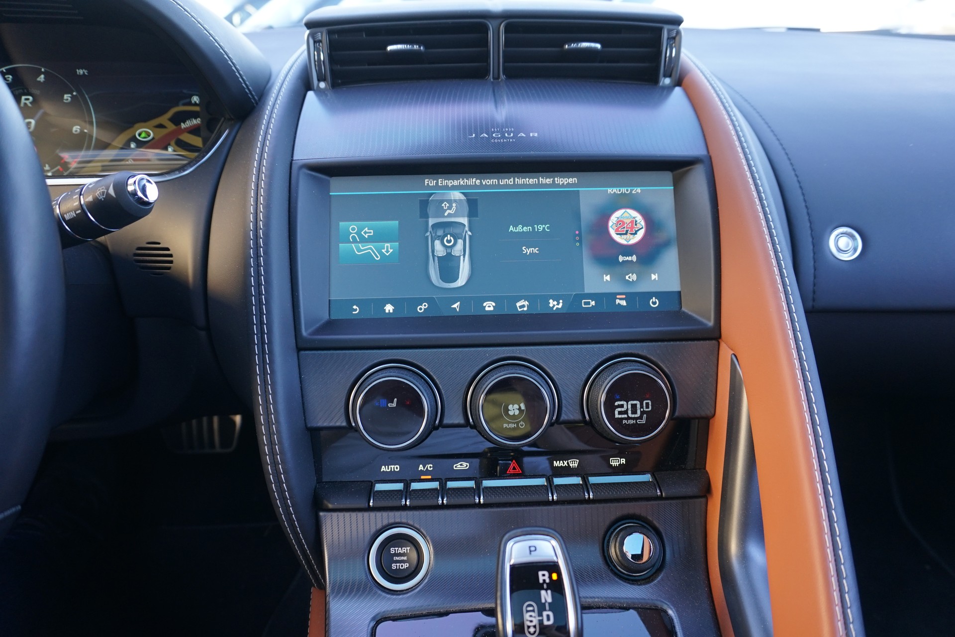 JAGUAR F-Type 2.0 I4 R-Dynamic Coupé 300PS-image-27