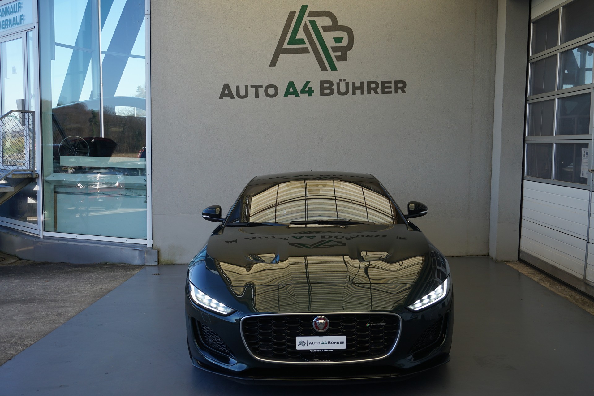 JAGUAR F-Type 2.0 I4 R-Dynamic Coupé 300PS-image-10