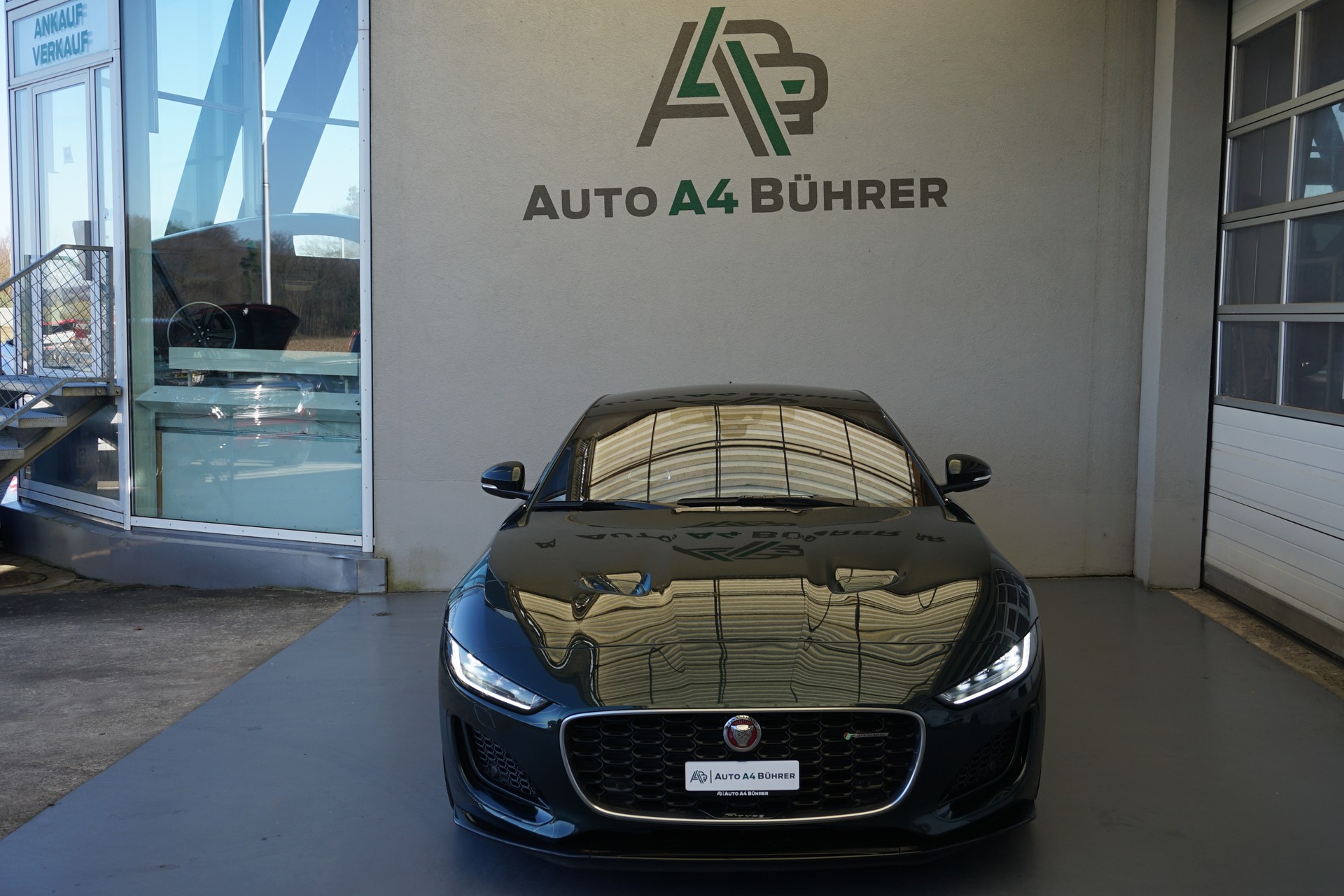 JAGUAR F-Type 2.0 I4 R-Dynamic Coupé 300PS-image-11