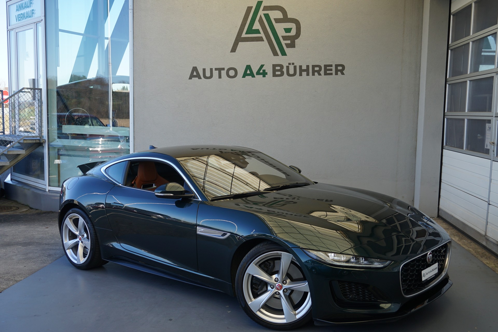 JAGUAR F-Type 2.0 I4 R-Dynamic Coupé 300PS-image-2