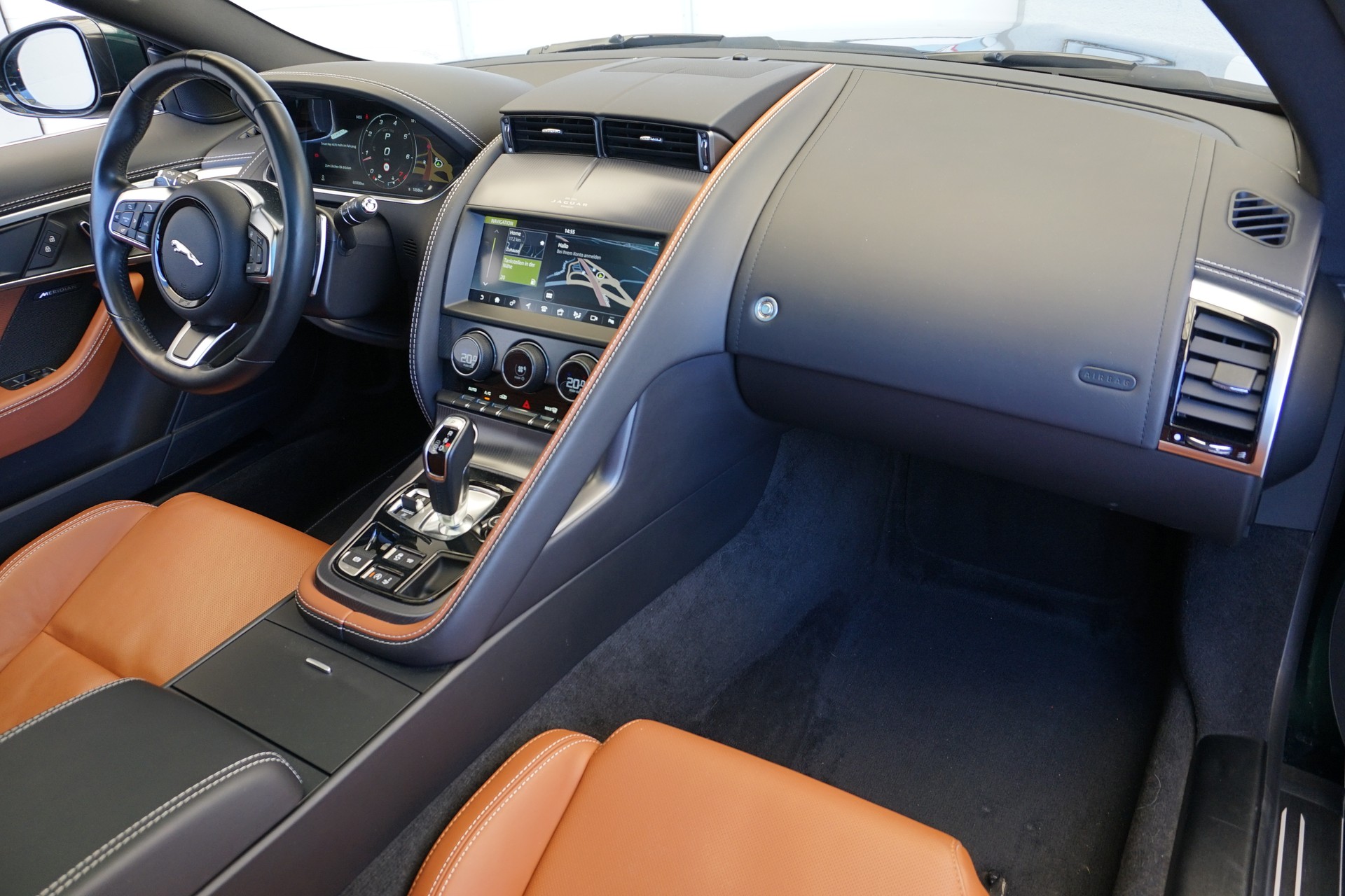JAGUAR F-Type 2.0 I4 R-Dynamic Coupé 300PS-image-20