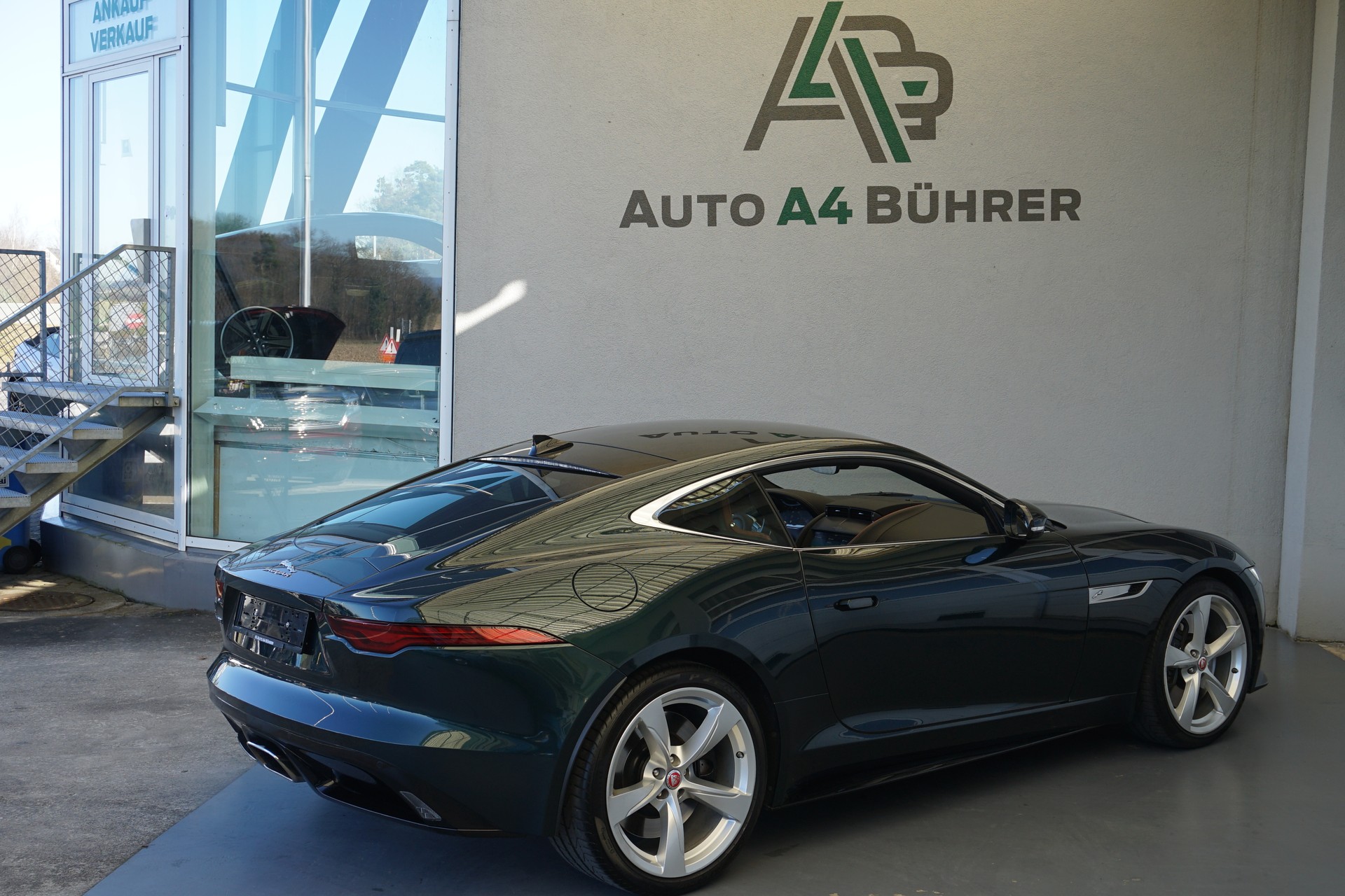 JAGUAR F-Type 2.0 I4 R-Dynamic Coupé 300PS-image-9