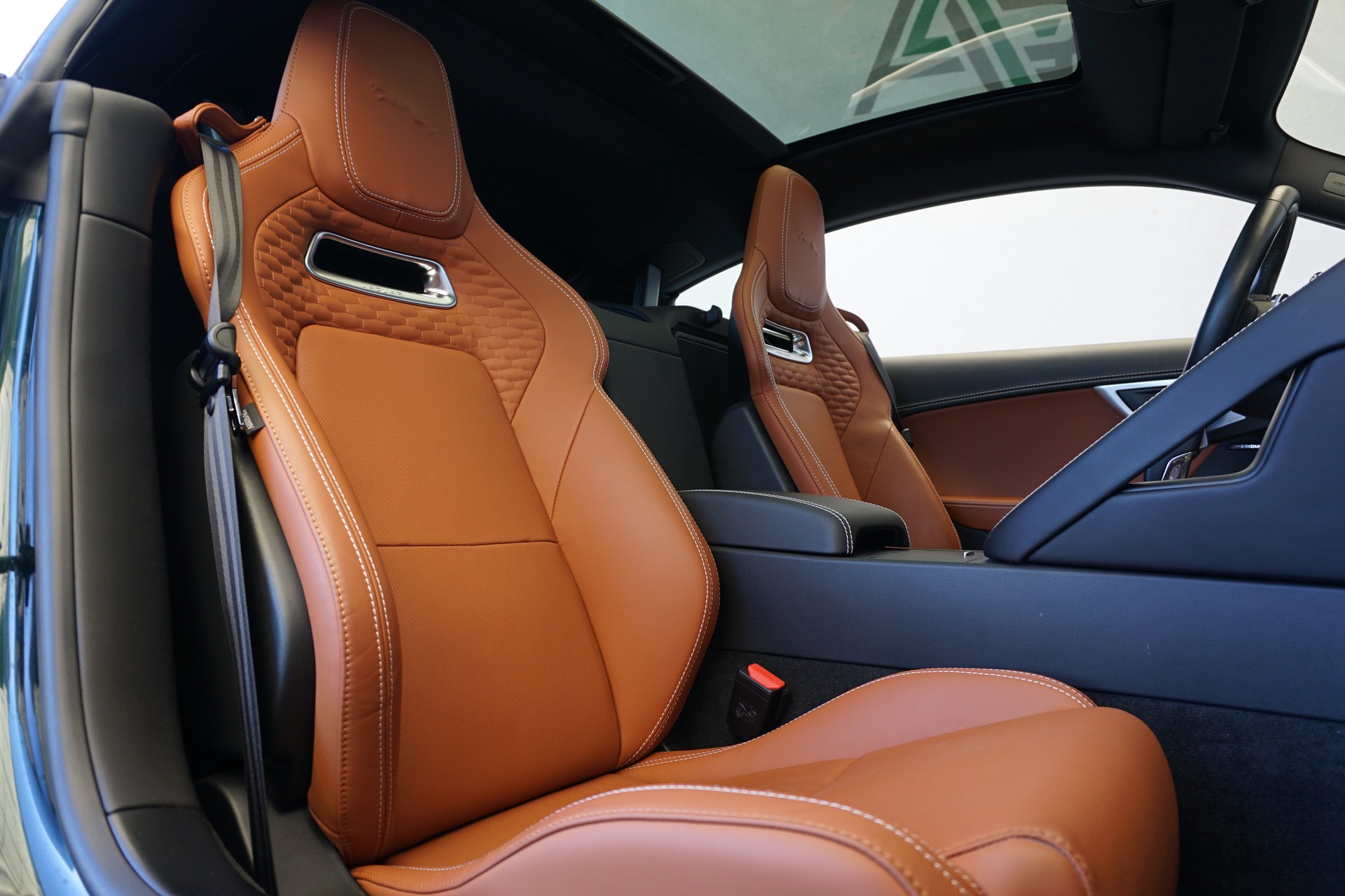 JAGUAR F-Type 2.0 I4 R-Dynamic Coupé 300PS-image-21