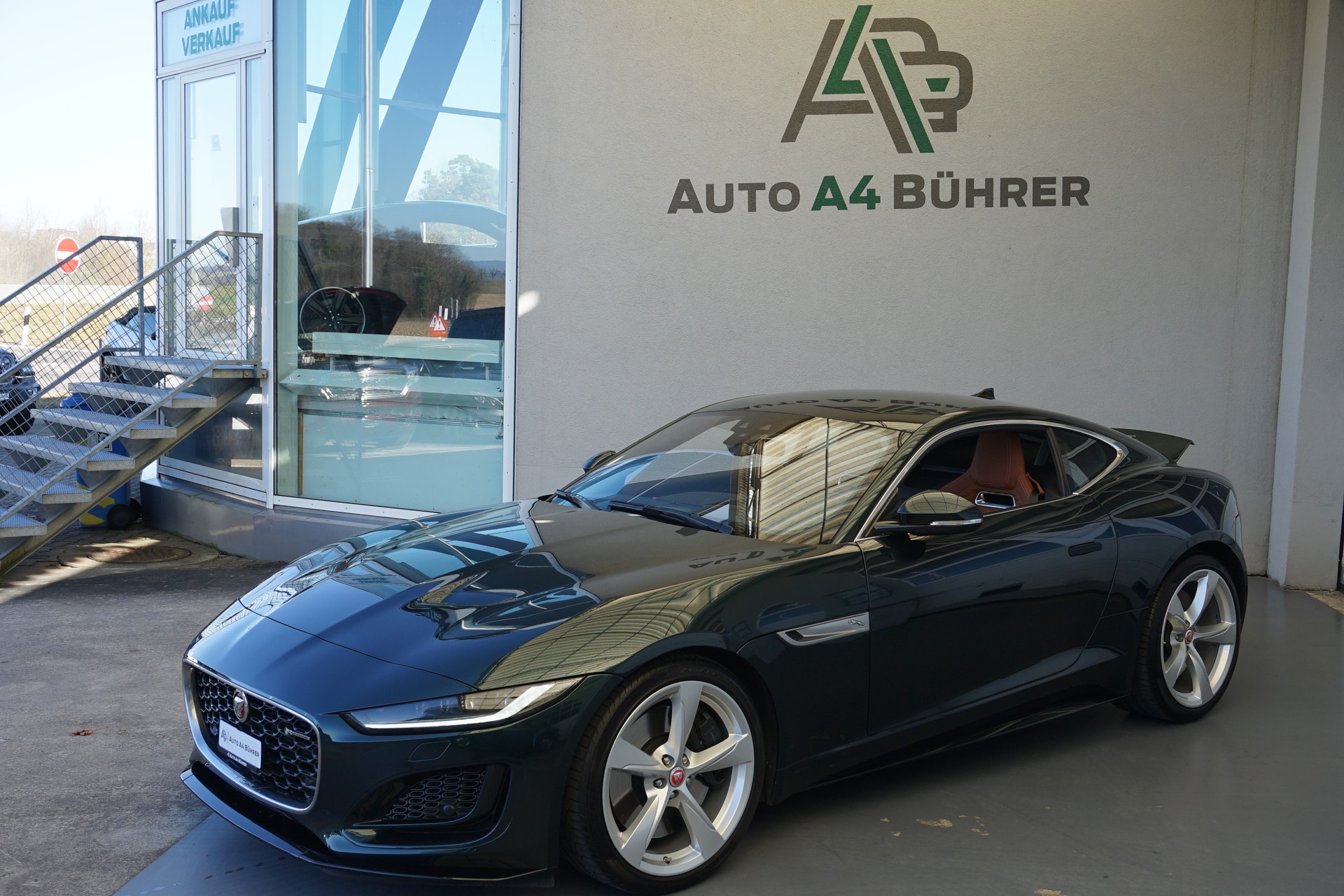 JAGUAR F-Type 2.0 I4 R-Dynamic Coupé 300PS-image-5