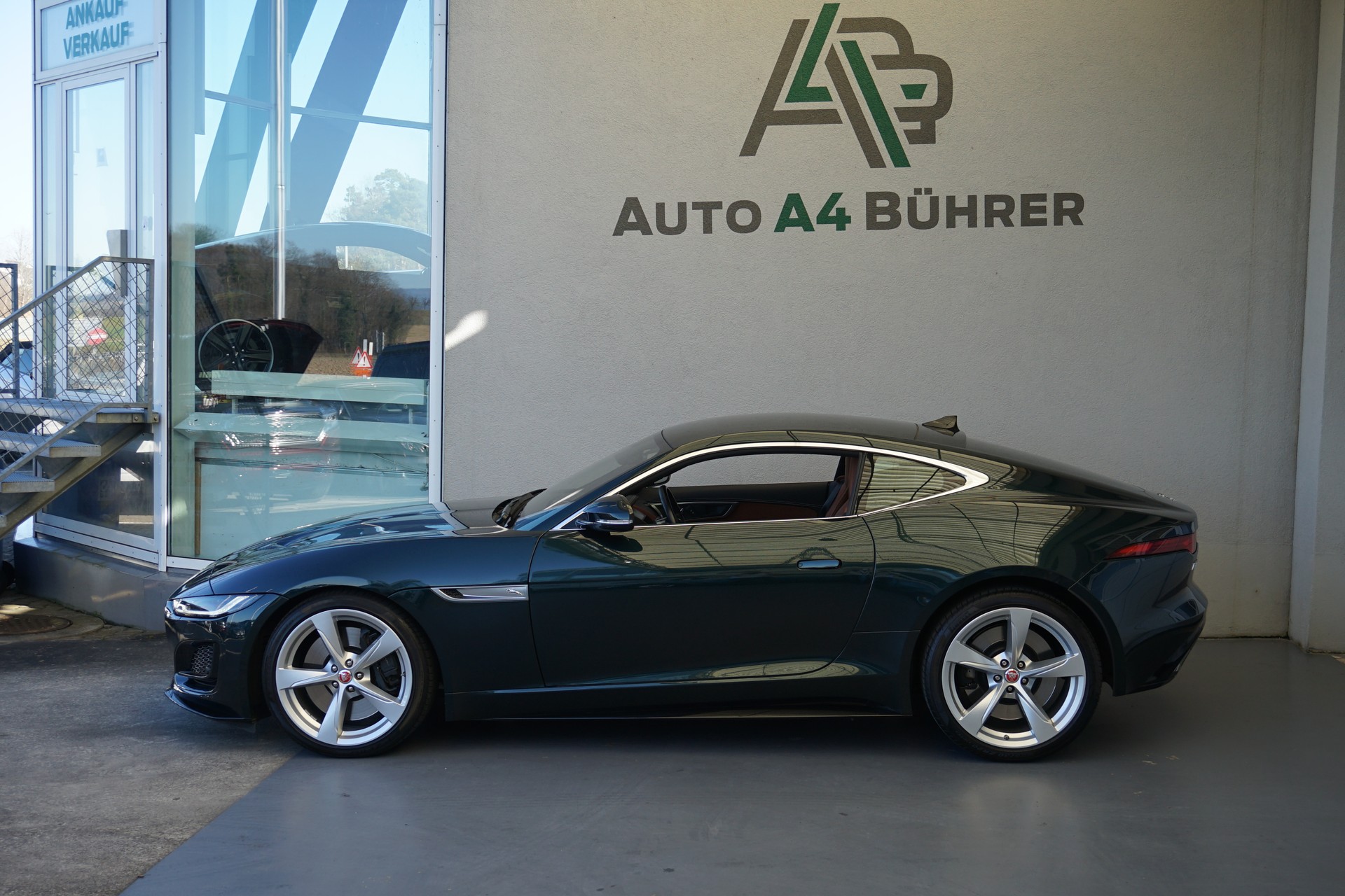 JAGUAR F-Type 2.0 I4 R-Dynamic Coupé 300PS-image-1