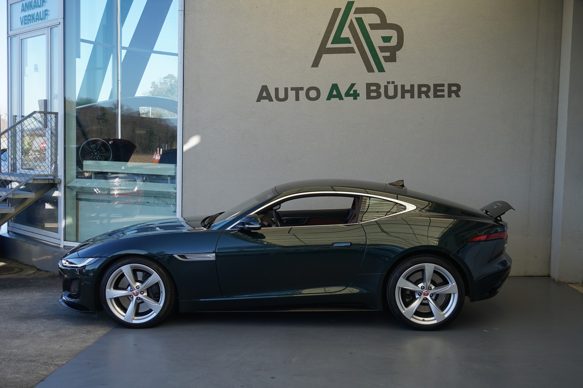 JAGUAR F-Type 2.0 I4 R-Dynamic Coupé 300PS-image-0