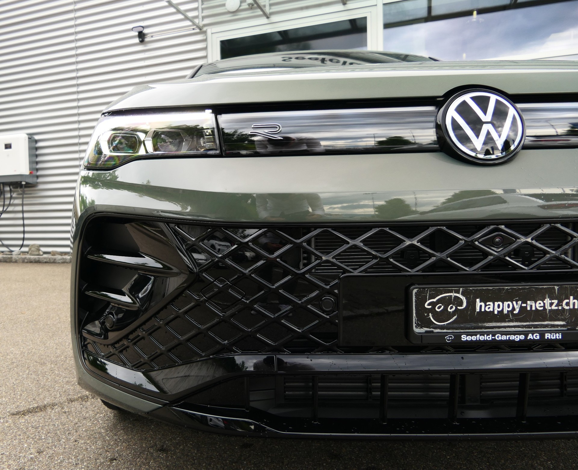 VW Tiguan 2.0 TSI DSG R-Line Plus 4Motion-image-2