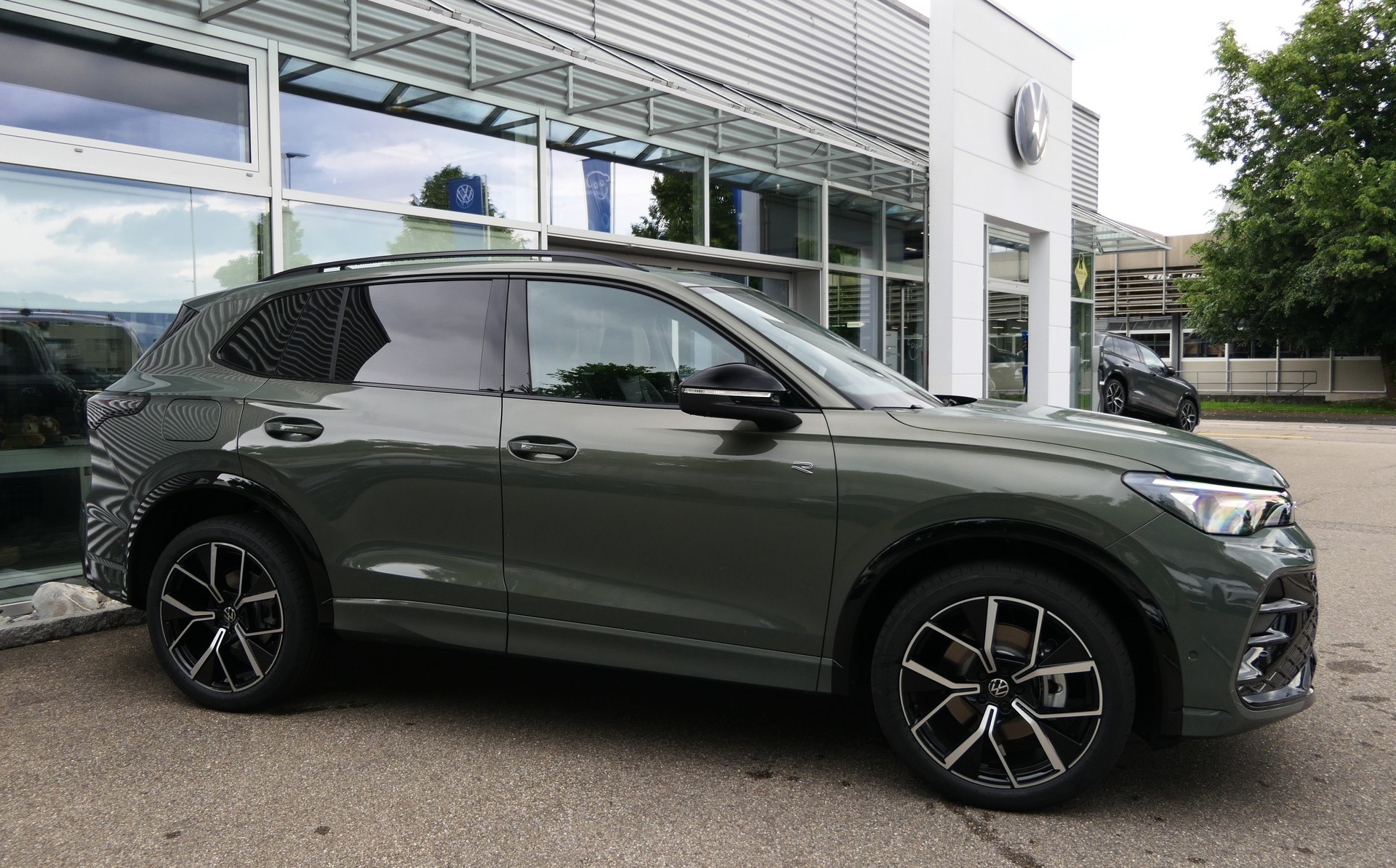 VW Tiguan 2.0 TSI DSG R-Line Plus 4Motion-image-3