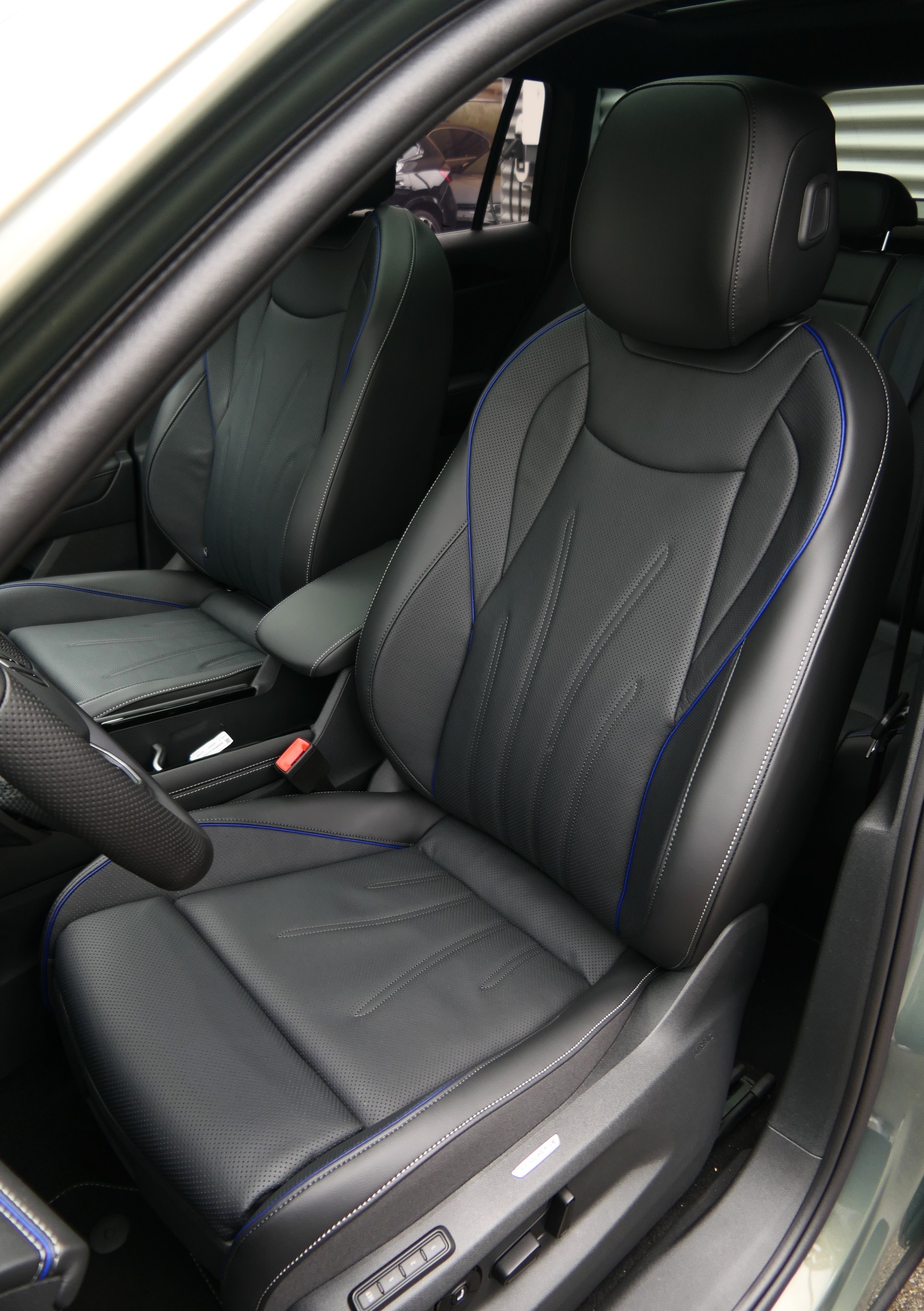 VW Tiguan 2.0 TSI DSG R-Line Plus 4Motion-image-5