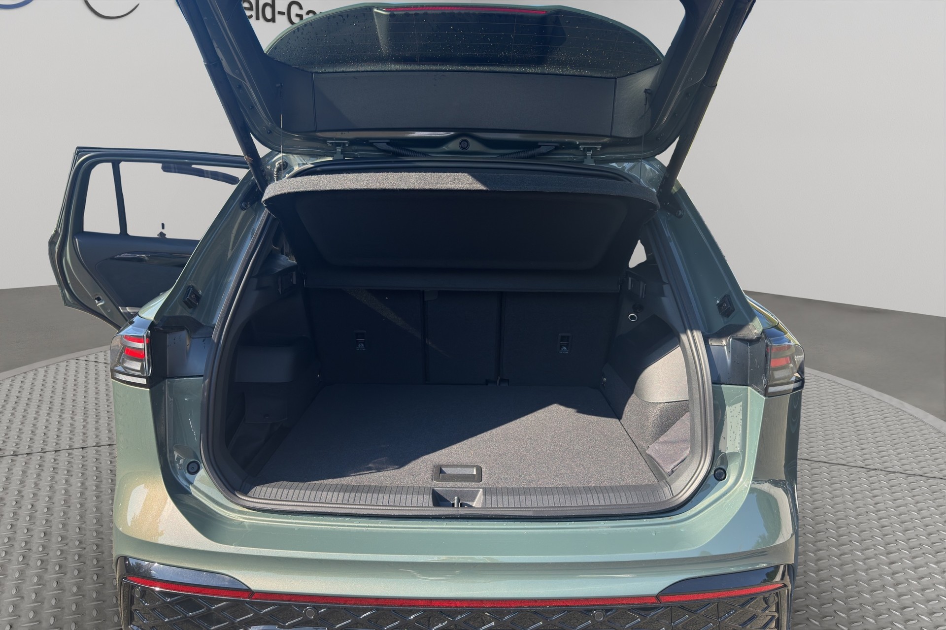 VW Tiguan 2.0 TSI DSG R-Line Plus 4Motion-image-11