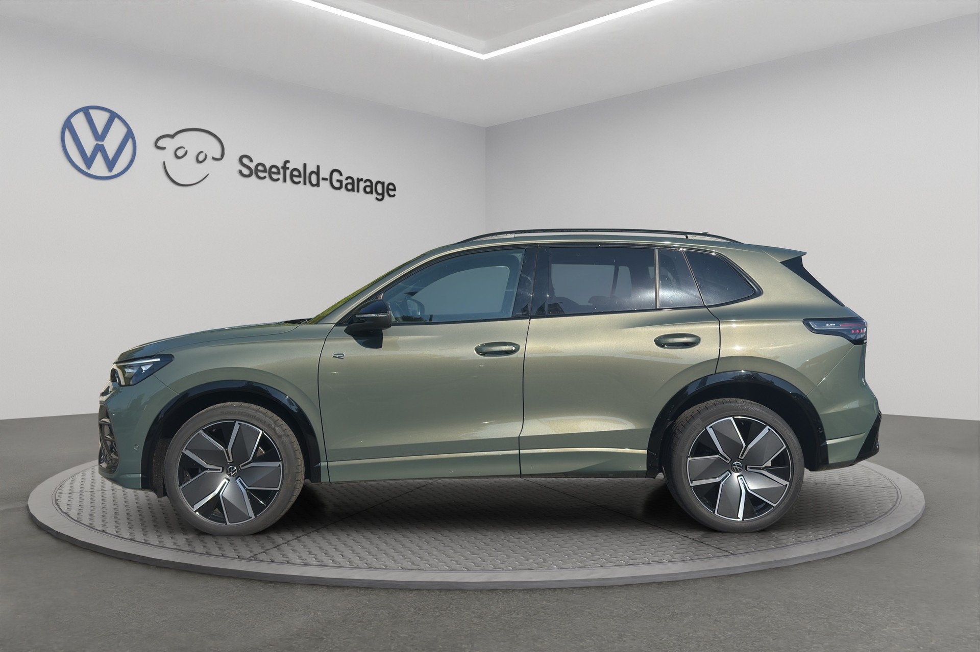 VW Tiguan 2.0 TSI DSG R-Line Plus 4Motion-image-2