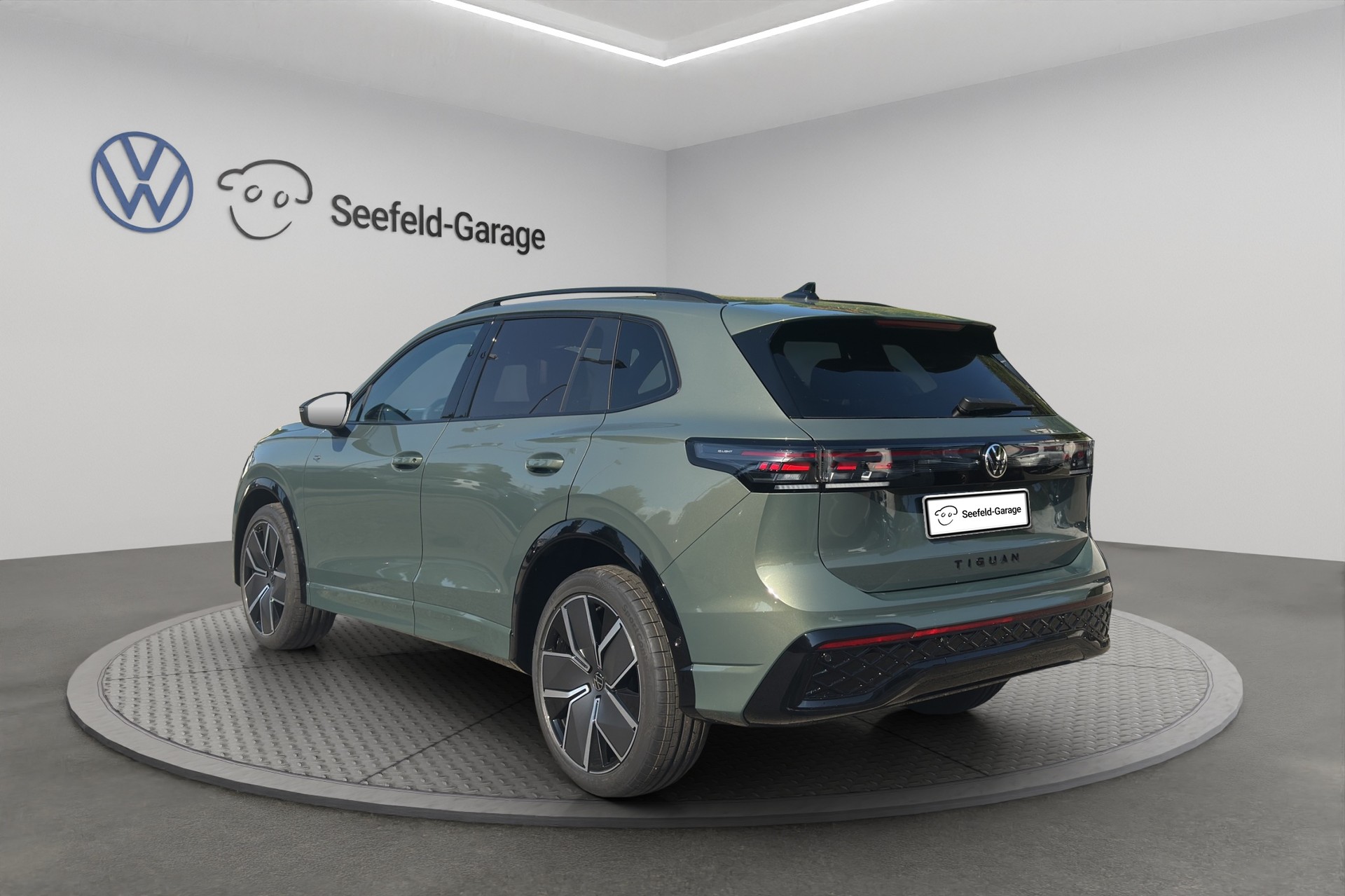 VW Tiguan 2.0 TSI DSG R-Line Plus 4Motion-image-3