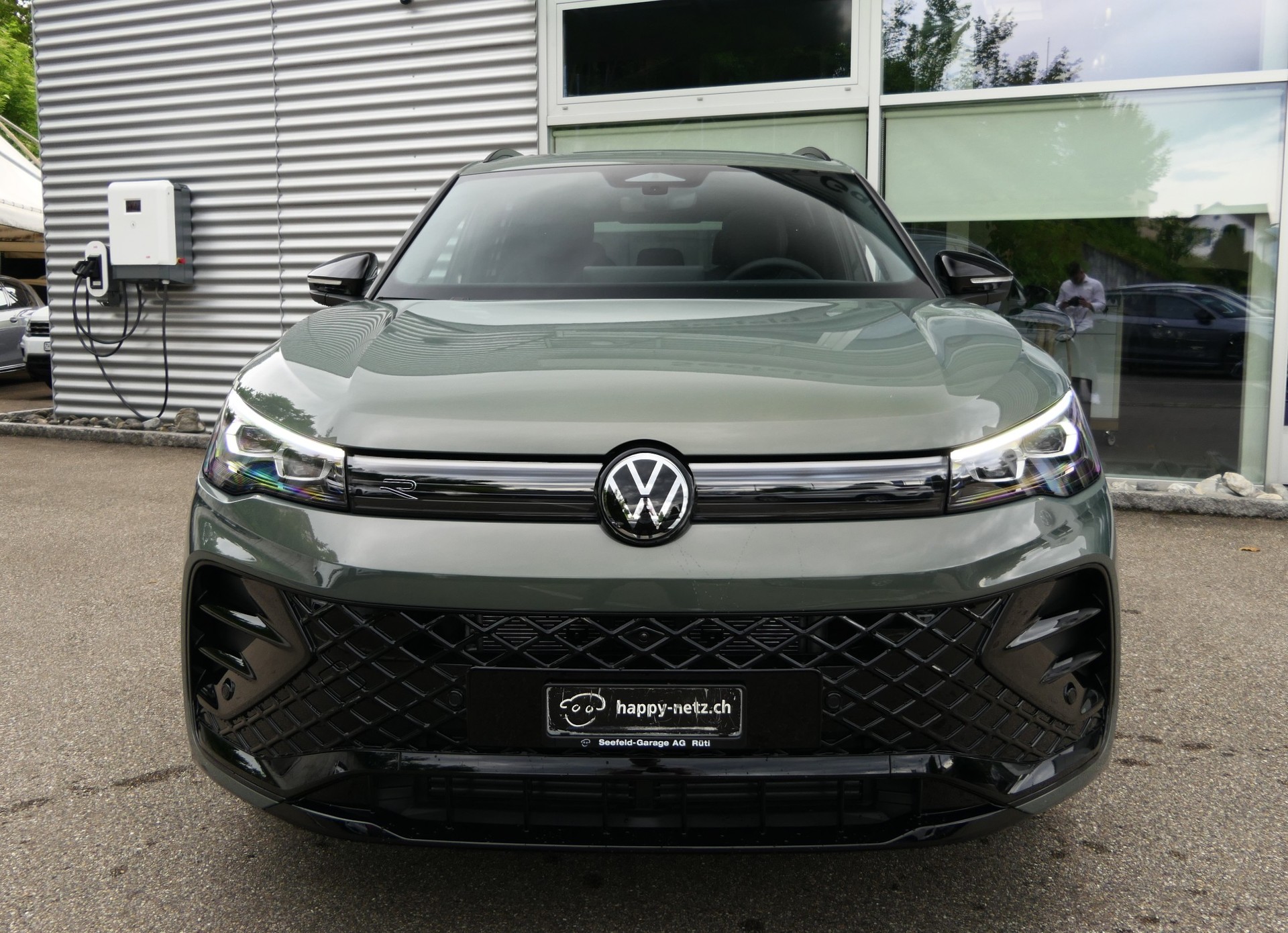 VW Tiguan 2.0 TSI DSG R-Line Plus 4Motion-image-1