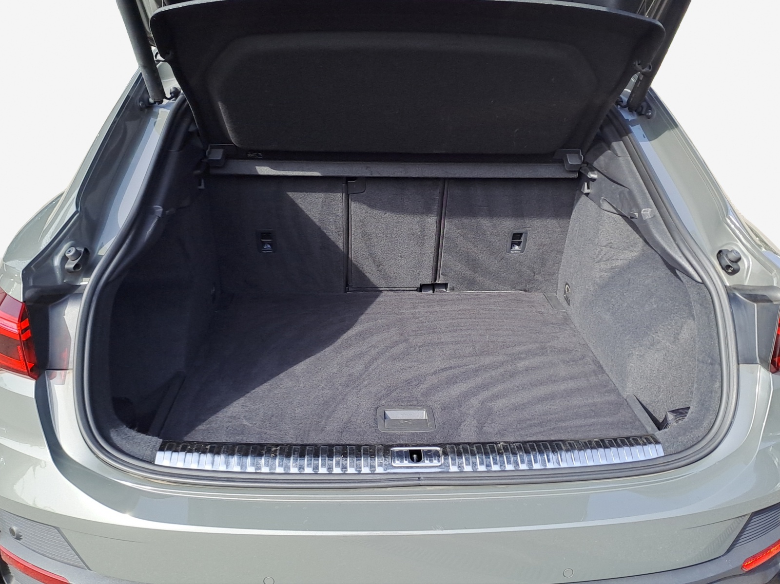 AUDI Q3 Sportback 40 TDI S line Attraction quattro S-tronic-image-12