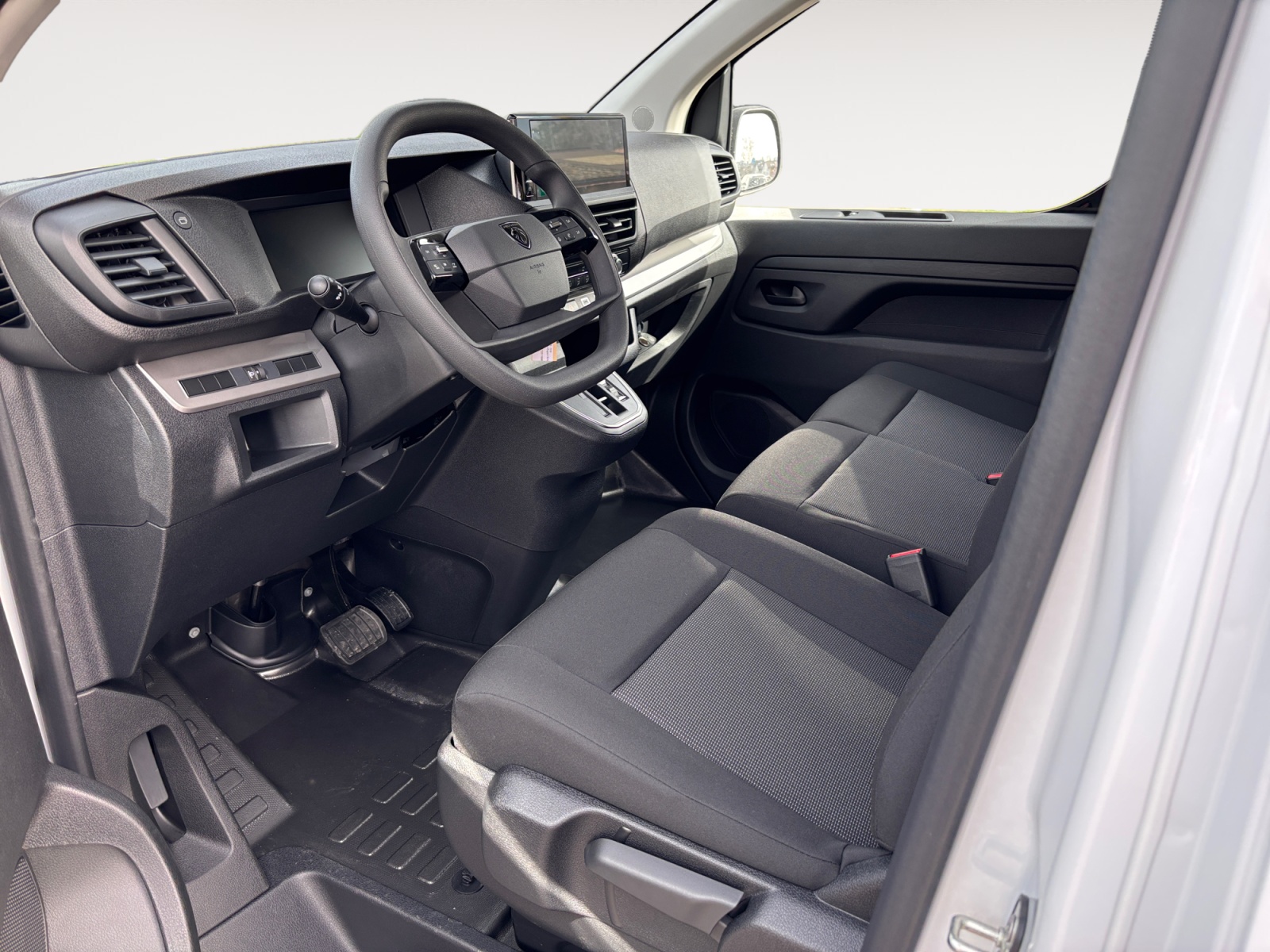 PEUGEOT Expert 2.2 BlueHDi 150 S&S Standard EAT8-image-11