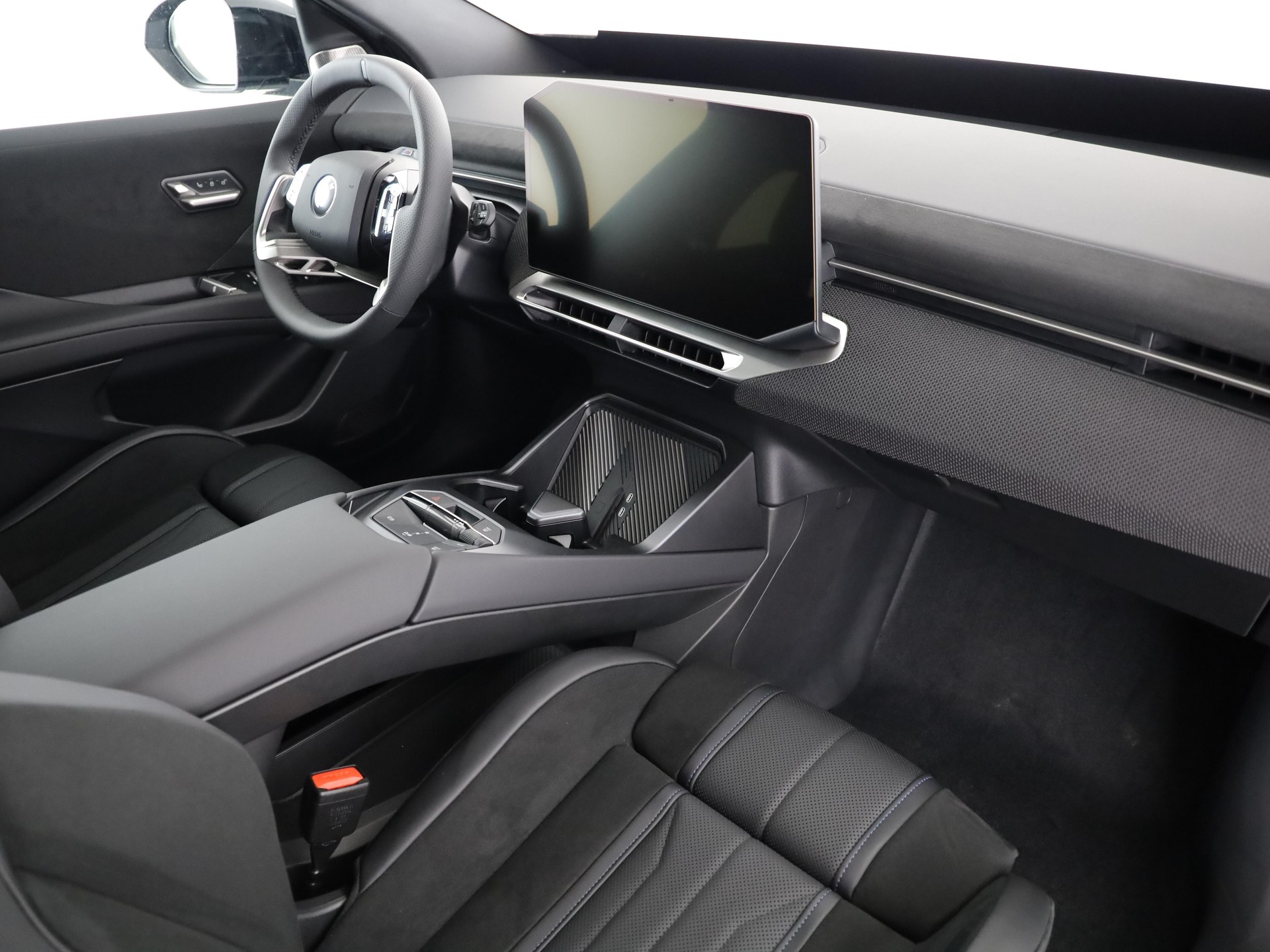 BMW iX3 50 xDrive-image-19