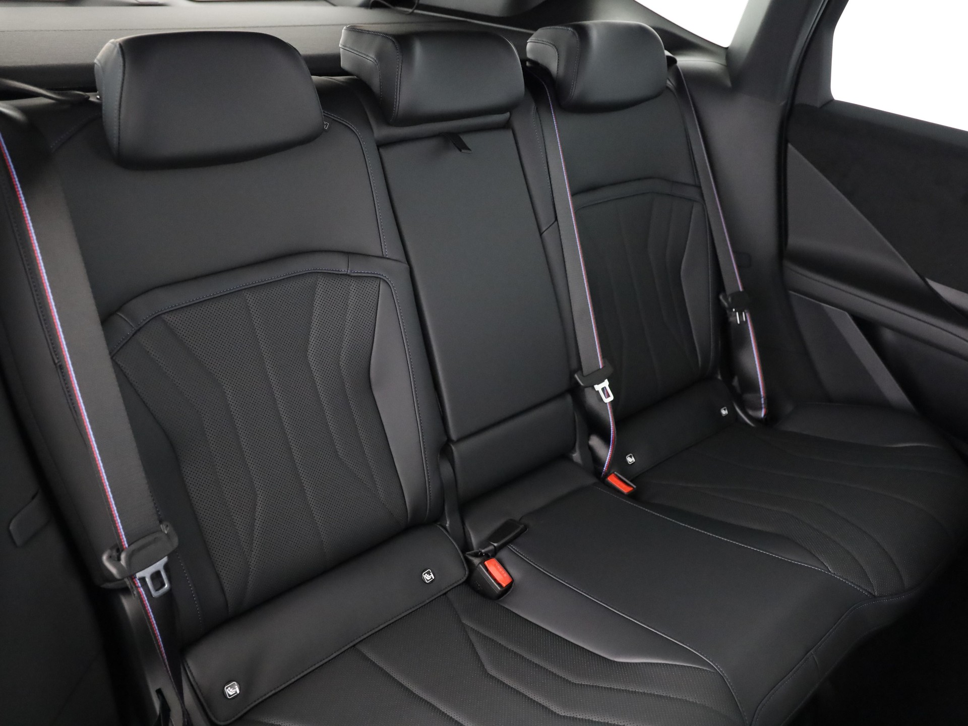 BMW iX3 50 xDrive-image-12