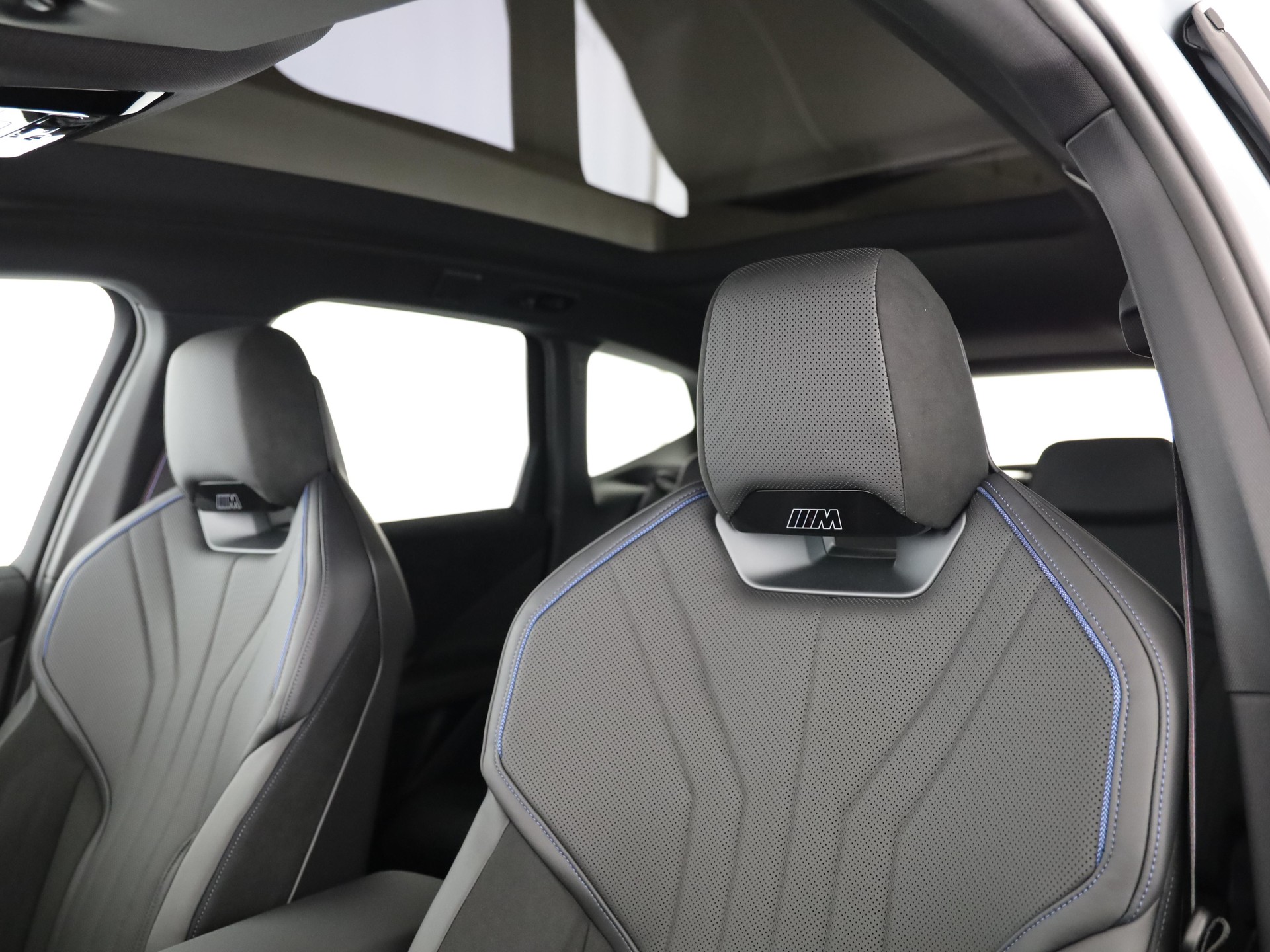 BMW iX3 50 xDrive-image-9