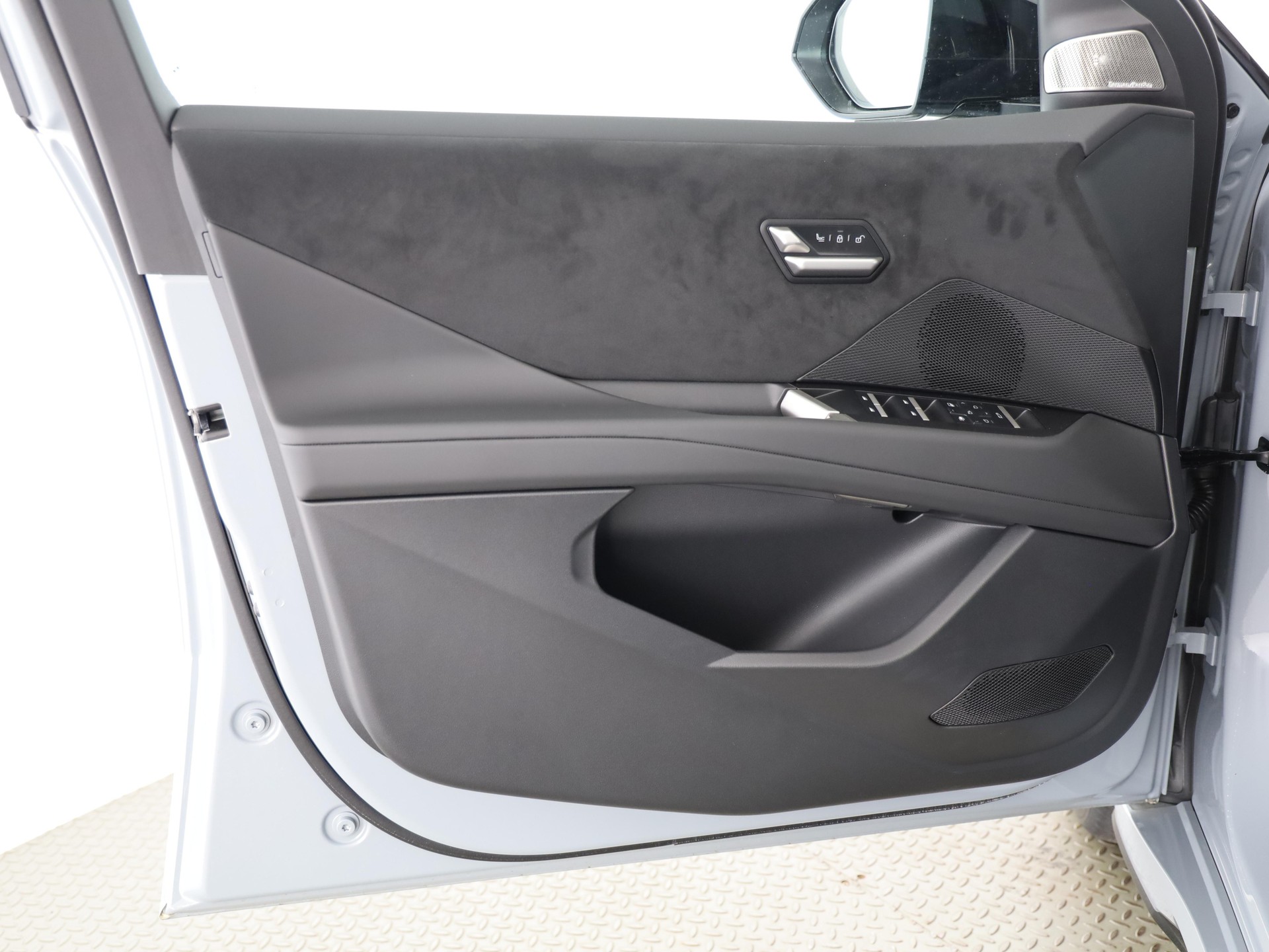 BMW iX3 50 xDrive-image-8